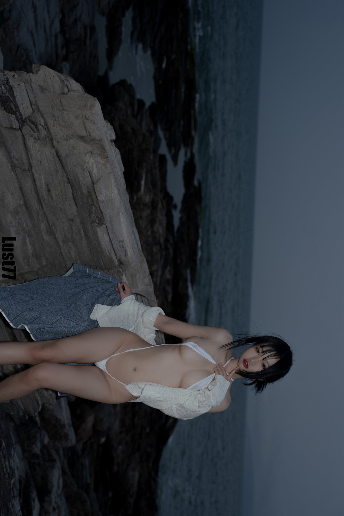 Cosplay 柒柒要乖哦 礁石海岸