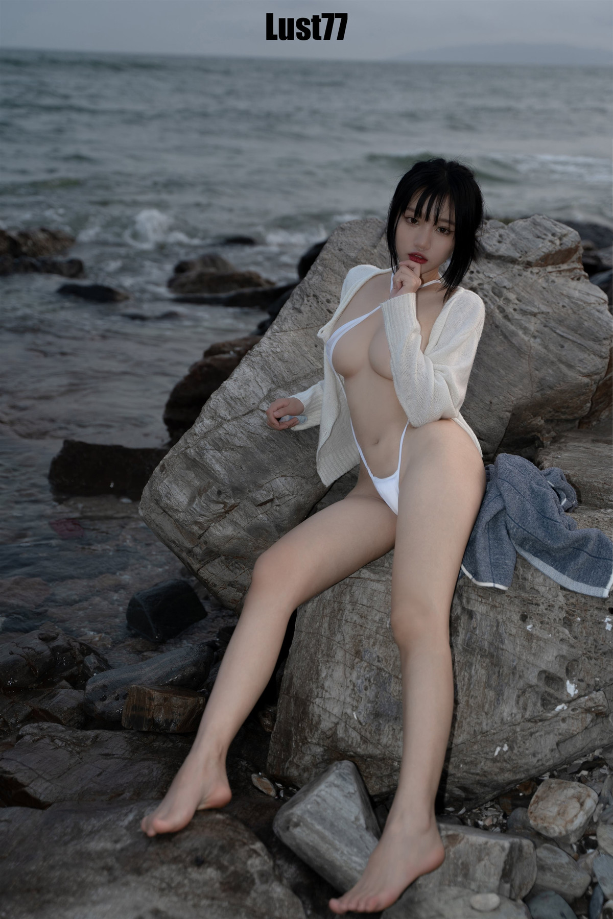 Cosplay 柒柒要乖哦 礁石海岸