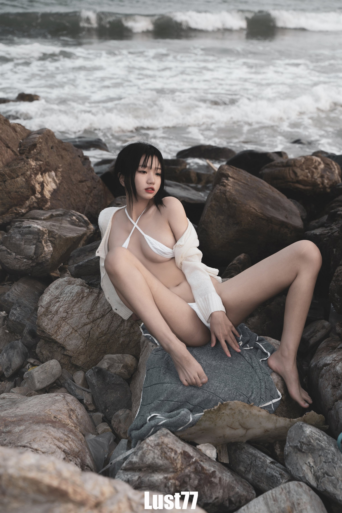 Cosplay 柒柒要乖哦 礁石海岸