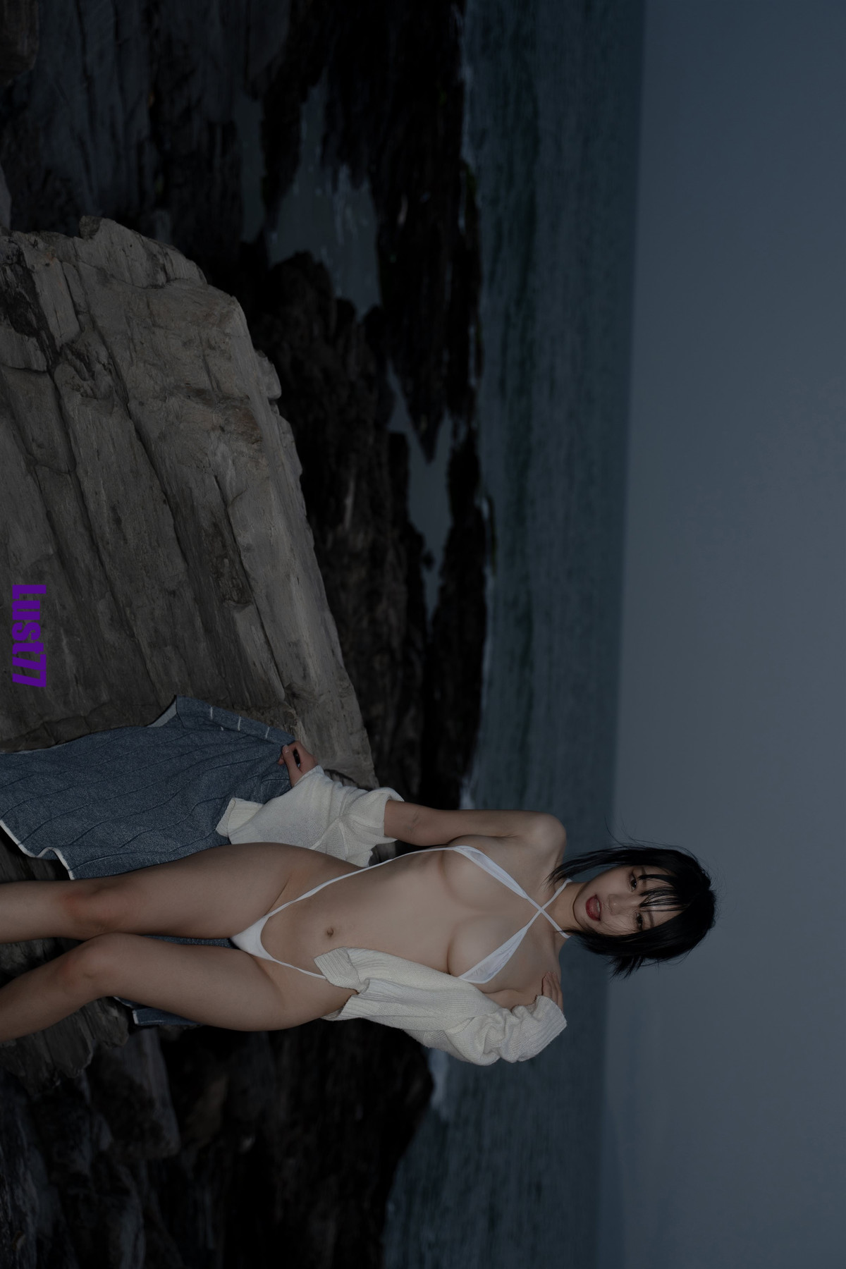 Cosplay 柒柒要乖哦 礁石海岸