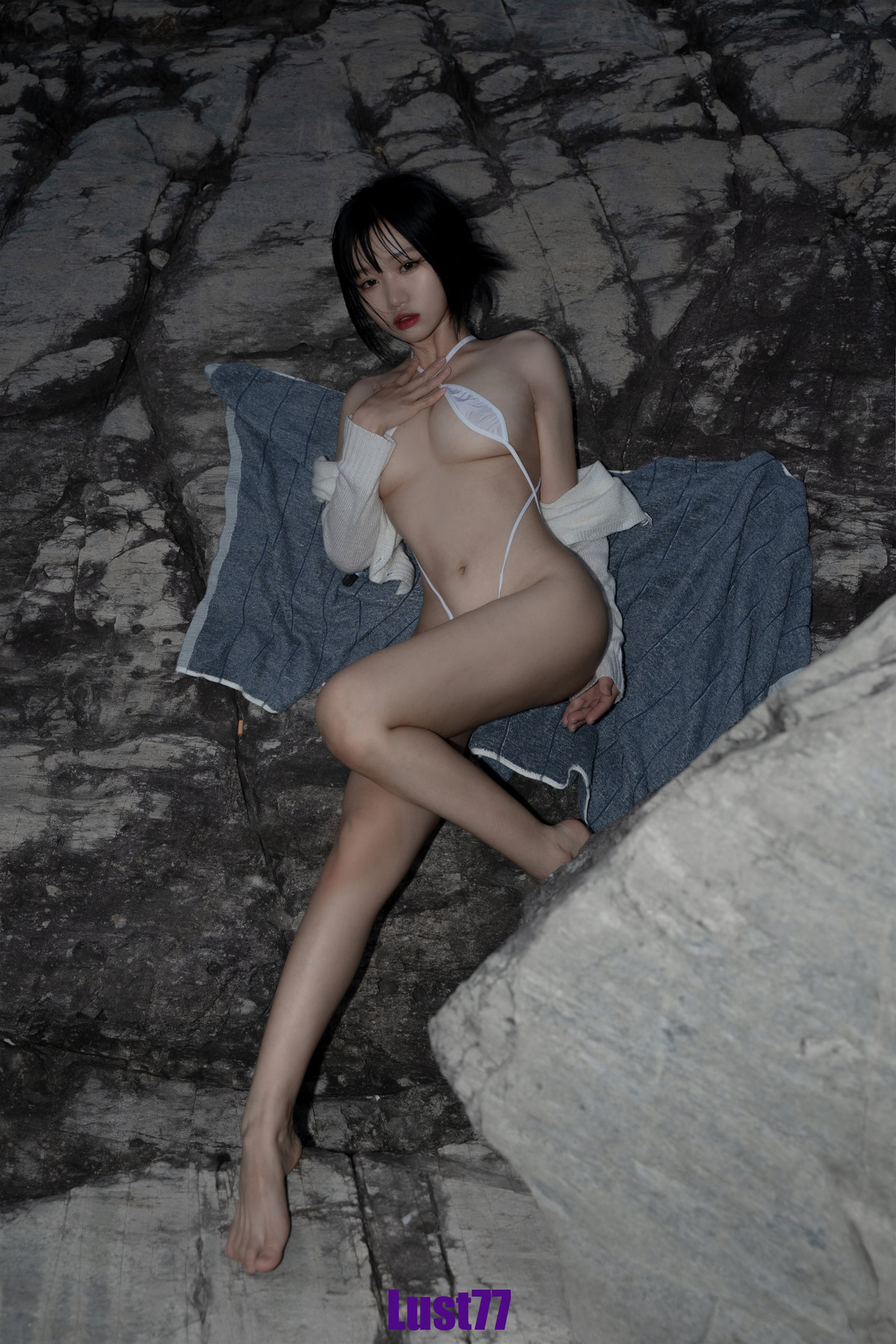 Cosplay 柒柒要乖哦 礁石海岸