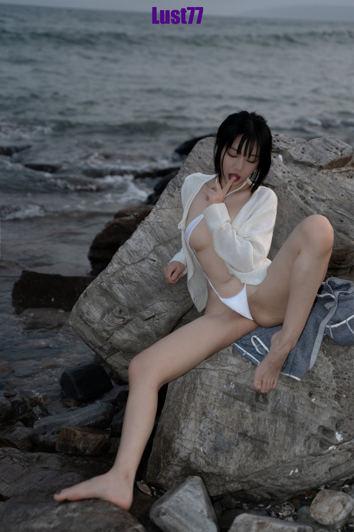 Cosplay 柒柒要乖哦 礁石海岸