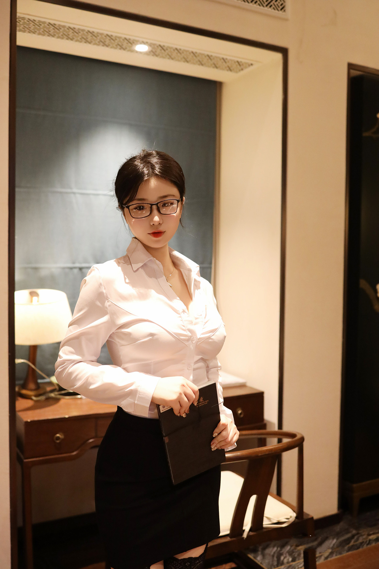 XR Uncensored 陈小花 – 职业装OL内购版