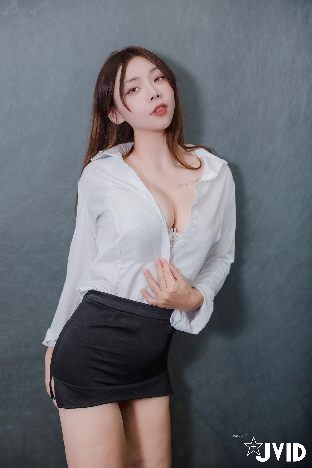 JVID 婕咪 Jucie & 啤儿 – 秘書姐妹花，極品白虎粉穴，都市麗人三點全露，超清畫質 爆乳白皙秘書姐妹花-在老闆家女女戀叫聲太激情 Set.01