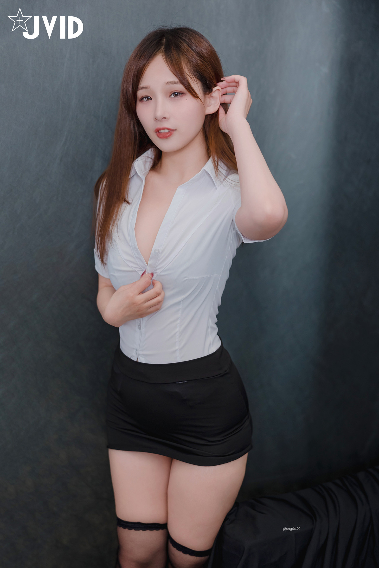 JVID 婕咪 Jucie & 啤儿 – 秘書姐妹花，極品白虎粉穴，都市麗人三點全露，超清畫質 爆乳白皙秘書姐妹花-在老闆家女女戀叫聲太激情 Set.01