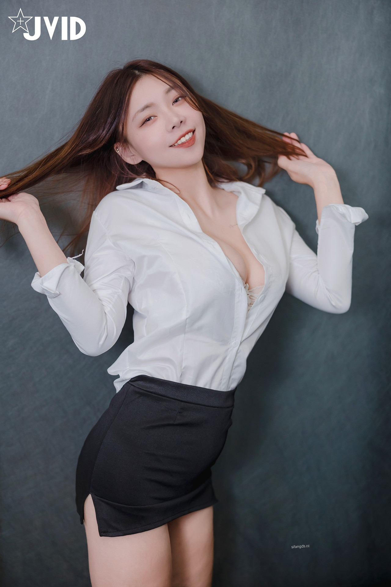 JVID 婕咪 Jucie & 啤儿 – 秘書姐妹花，極品白虎粉穴，都市麗人三點全露，超清畫質 爆乳白皙秘書姐妹花-在老闆家女女戀叫聲太激情 Set.01