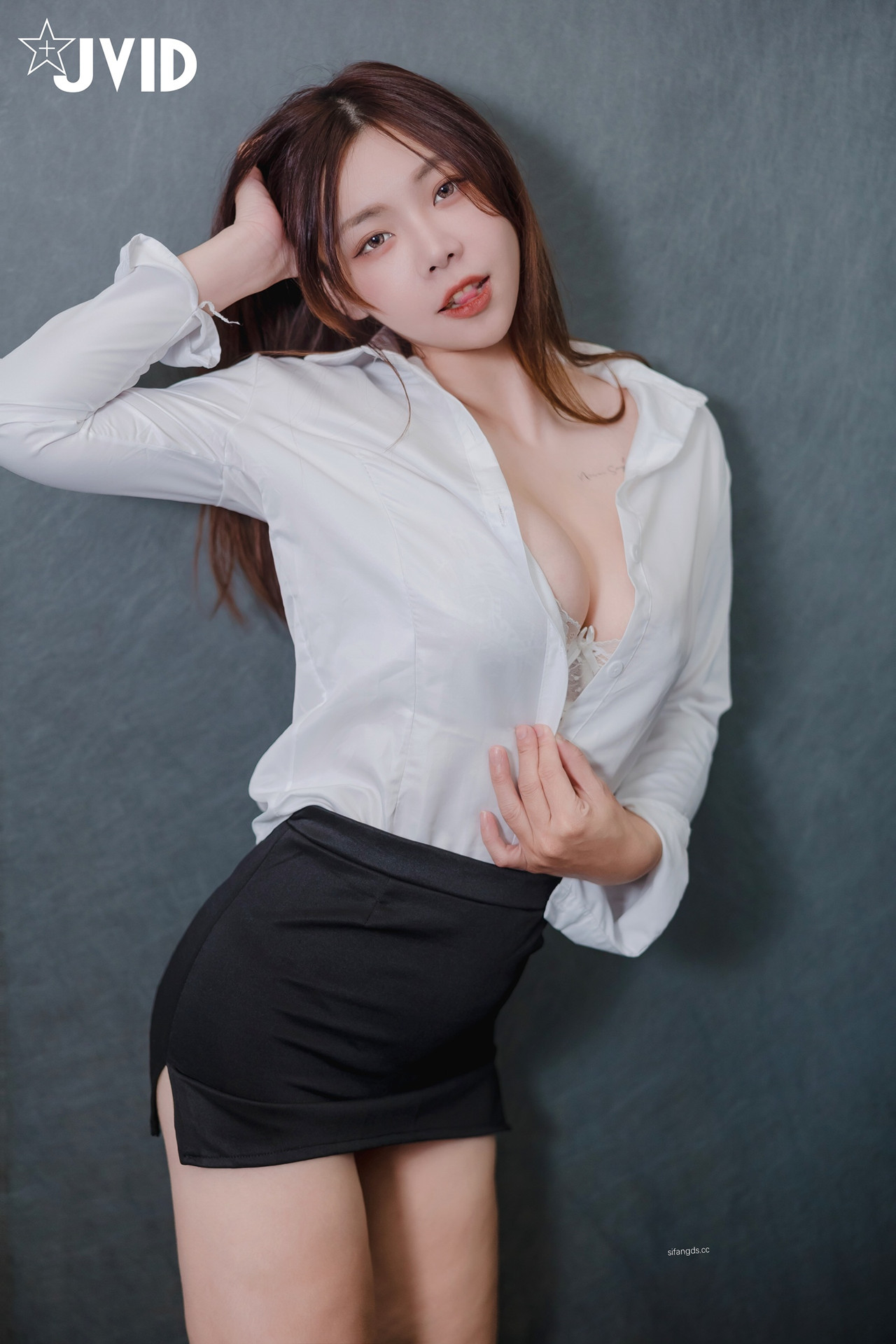 JVID 婕咪 Jucie & 啤儿 – 秘書姐妹花，極品白虎粉穴，都市麗人三點全露，超清畫質 爆乳白皙秘書姐妹花-在老闆家女女戀叫聲太激情 Set.01