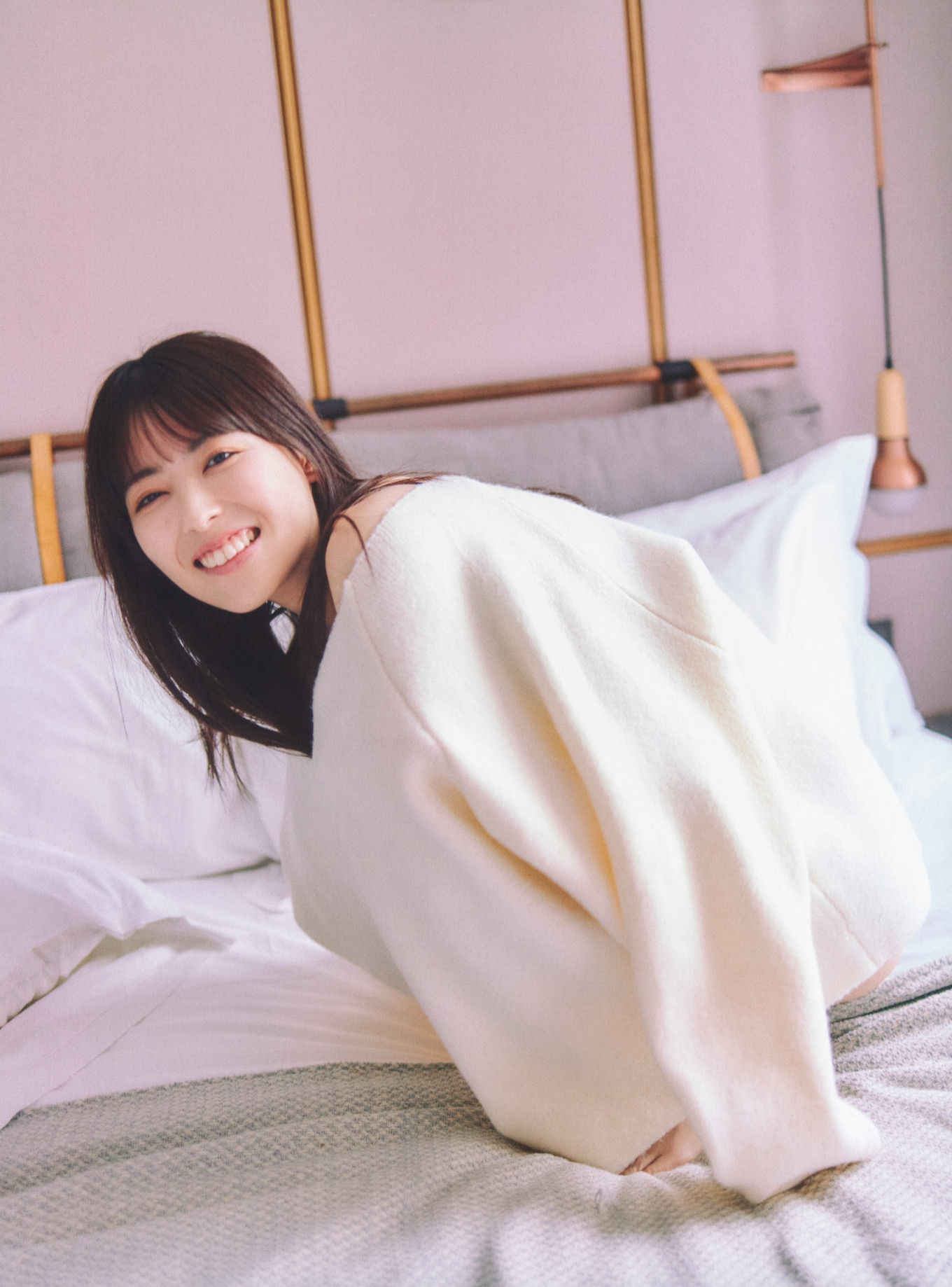 Renka Iwamoto 岩本蓮加, 1st写真集 「いたずらな風」 Set.02
