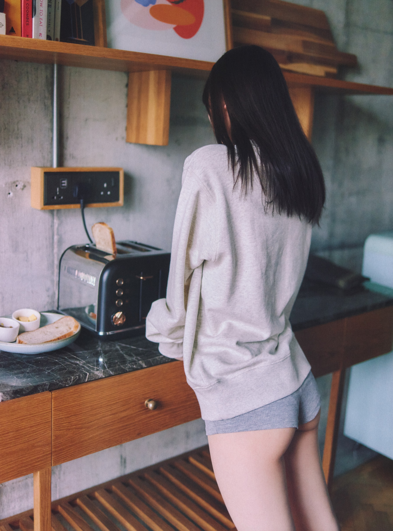 Renka Iwamoto 岩本蓮加, 1st写真集 「いたずらな風」 Set.02