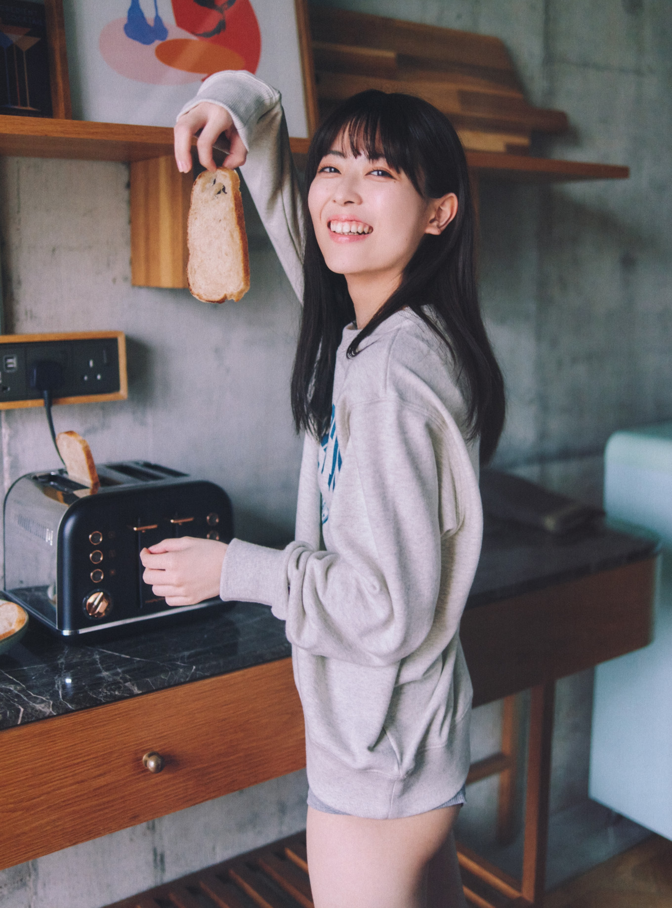 Renka Iwamoto 岩本蓮加, 1st写真集 「いたずらな風」 Set.02