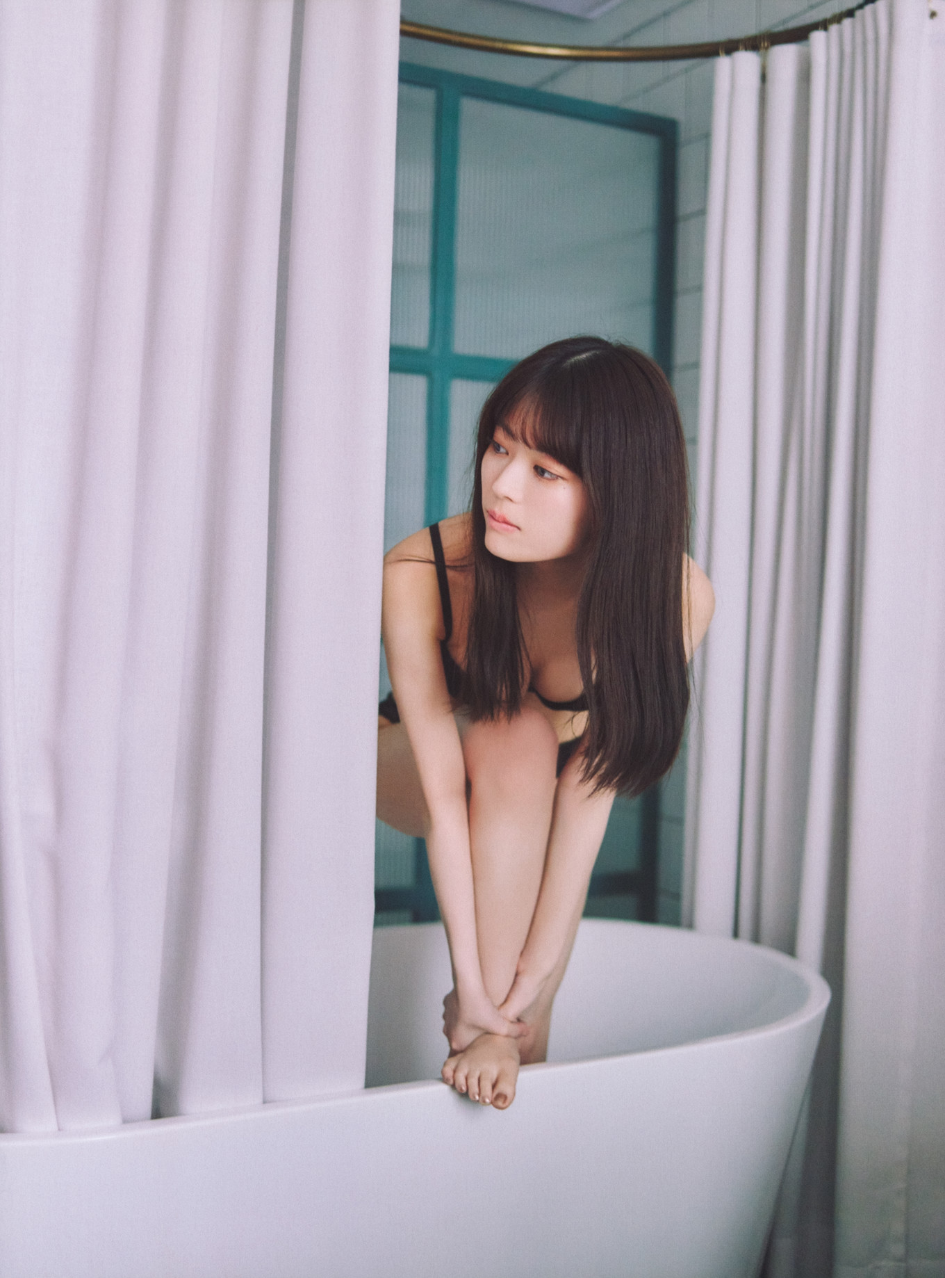 Renka Iwamoto 岩本蓮加, 1st写真集 「いたずらな風」 Set.02
