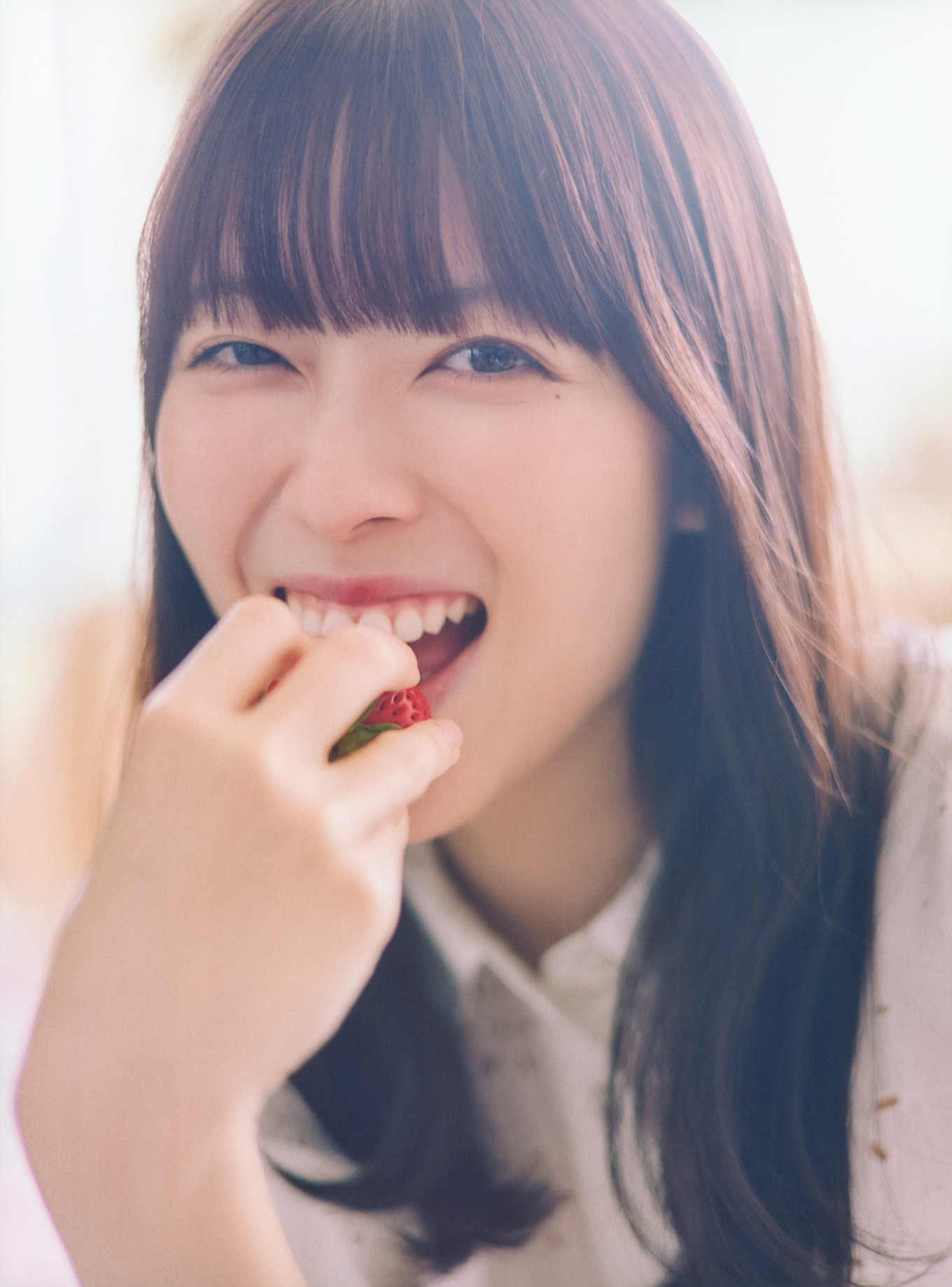 Renka Iwamoto 岩本蓮加, 1st写真集 「いたずらな風」 Set.02
