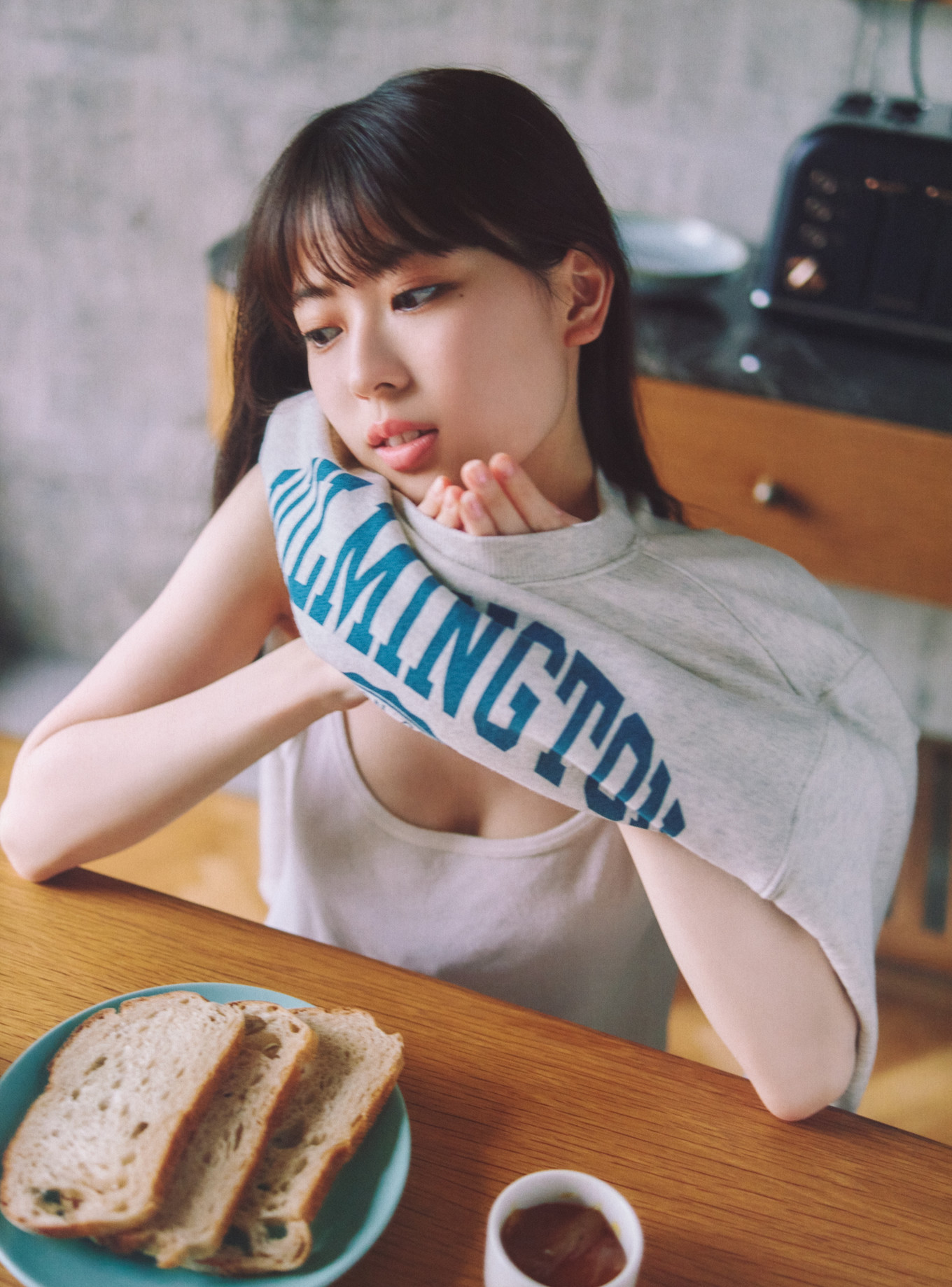 Renka Iwamoto 岩本蓮加, 1st写真集 「いたずらな風」 Set.02