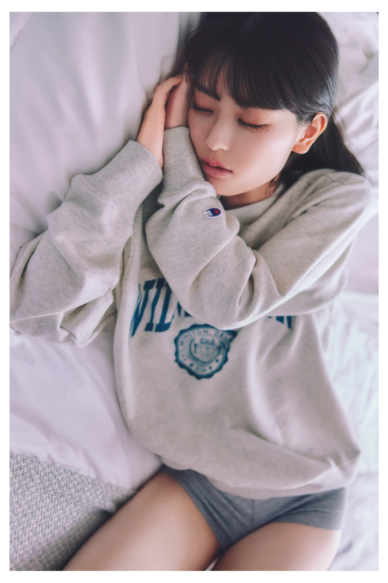 Renka Iwamoto 岩本蓮加, 1st写真集 「いたずらな風」 Set.02