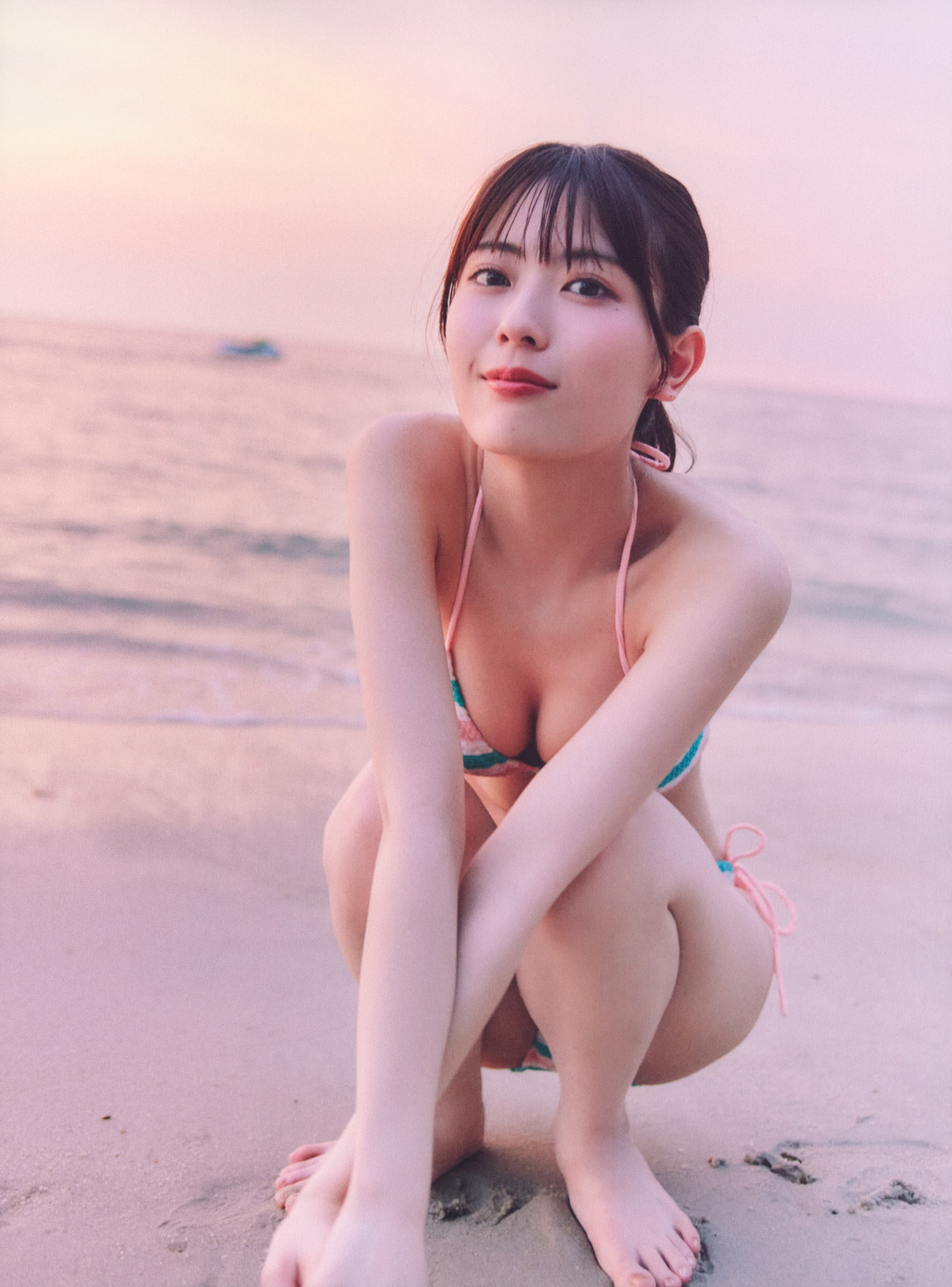 Renka Iwamoto 岩本蓮加, 1st写真集 「いたずらな風」 Set.03