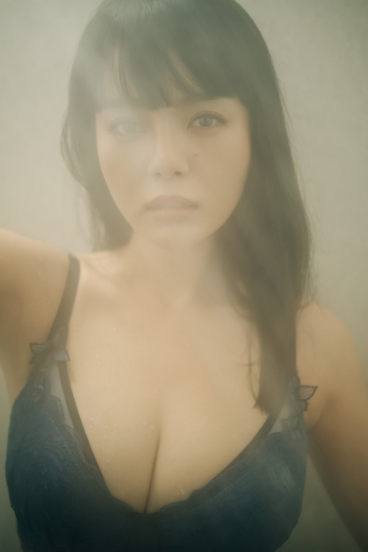 Eimi 에이미, PhotoBook “Black Bra” Set.01