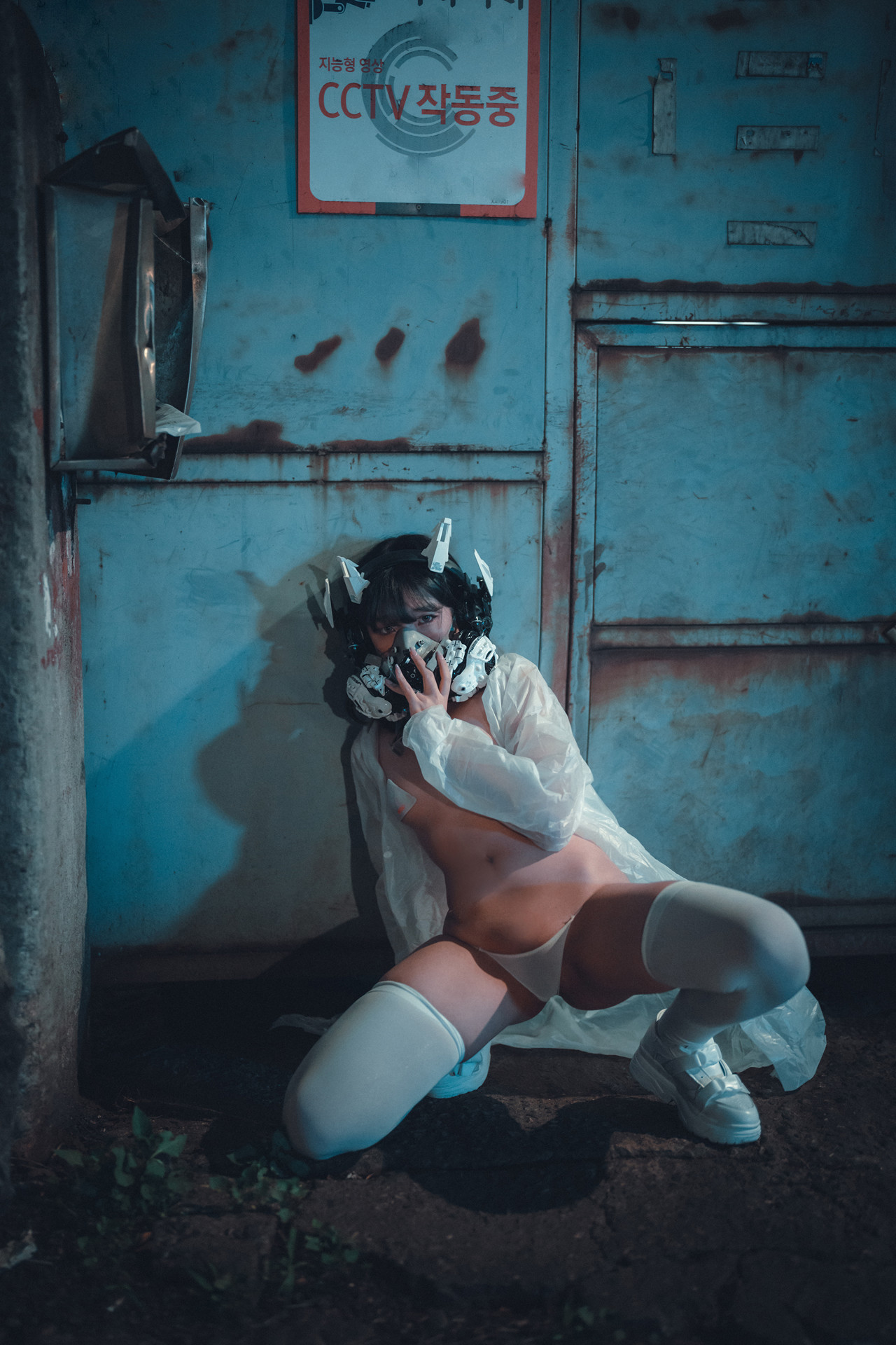 Sonson 손손, DJAWA ‘Masked-girl in raincoat’ Set.01