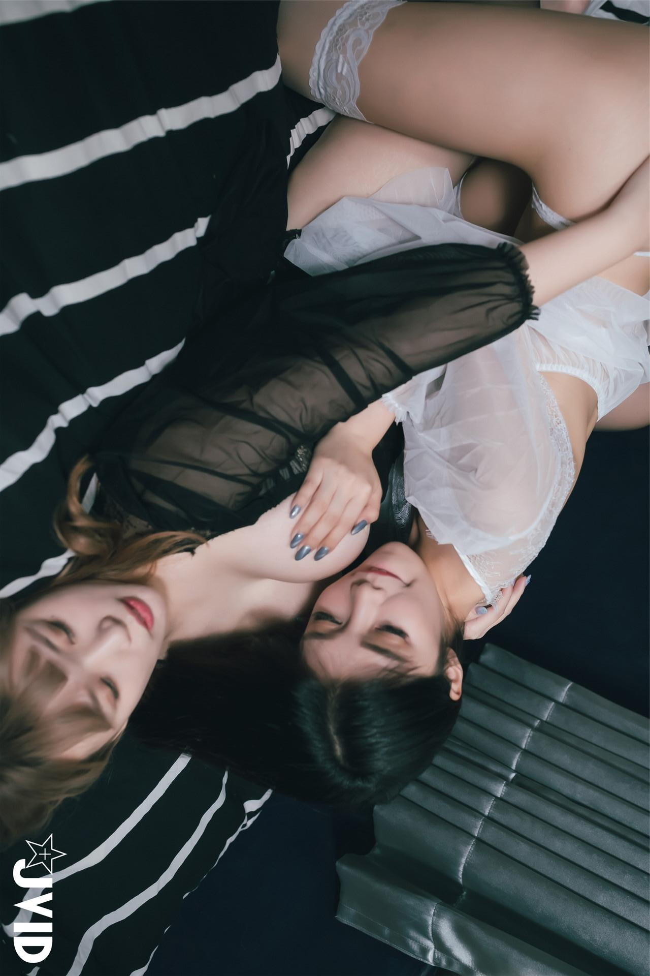 JVID Linda & Ruru 巨乳校花的碰撞_性感小恶魔-雪白H乳-极致美尻 Set.02