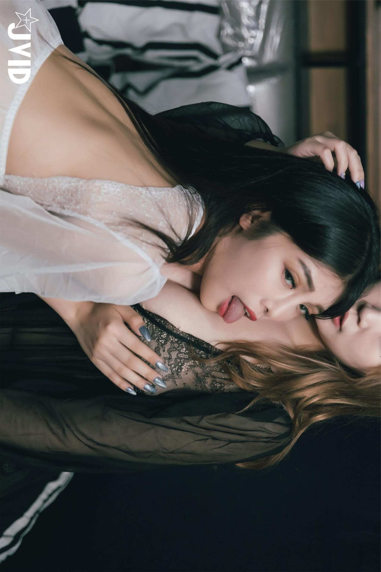 JVID Linda & Ruru 巨乳校花的碰撞_性感小恶魔-雪白H乳-极致美尻 Set.02