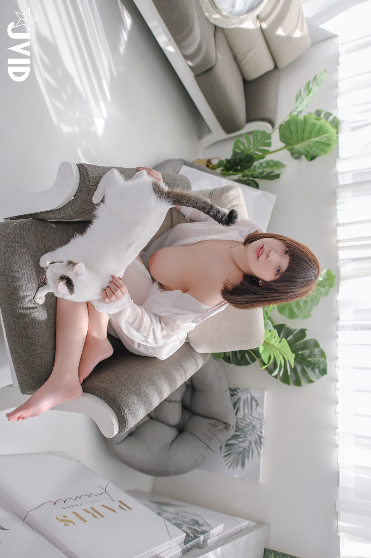 JVID Ruru茹茹 H級豪巨乳 寄宿家中的前同事－茹茹，一早醒來就衣衫不整！豪乳在眼前晃的我頭好暈啊～～～ Set.02