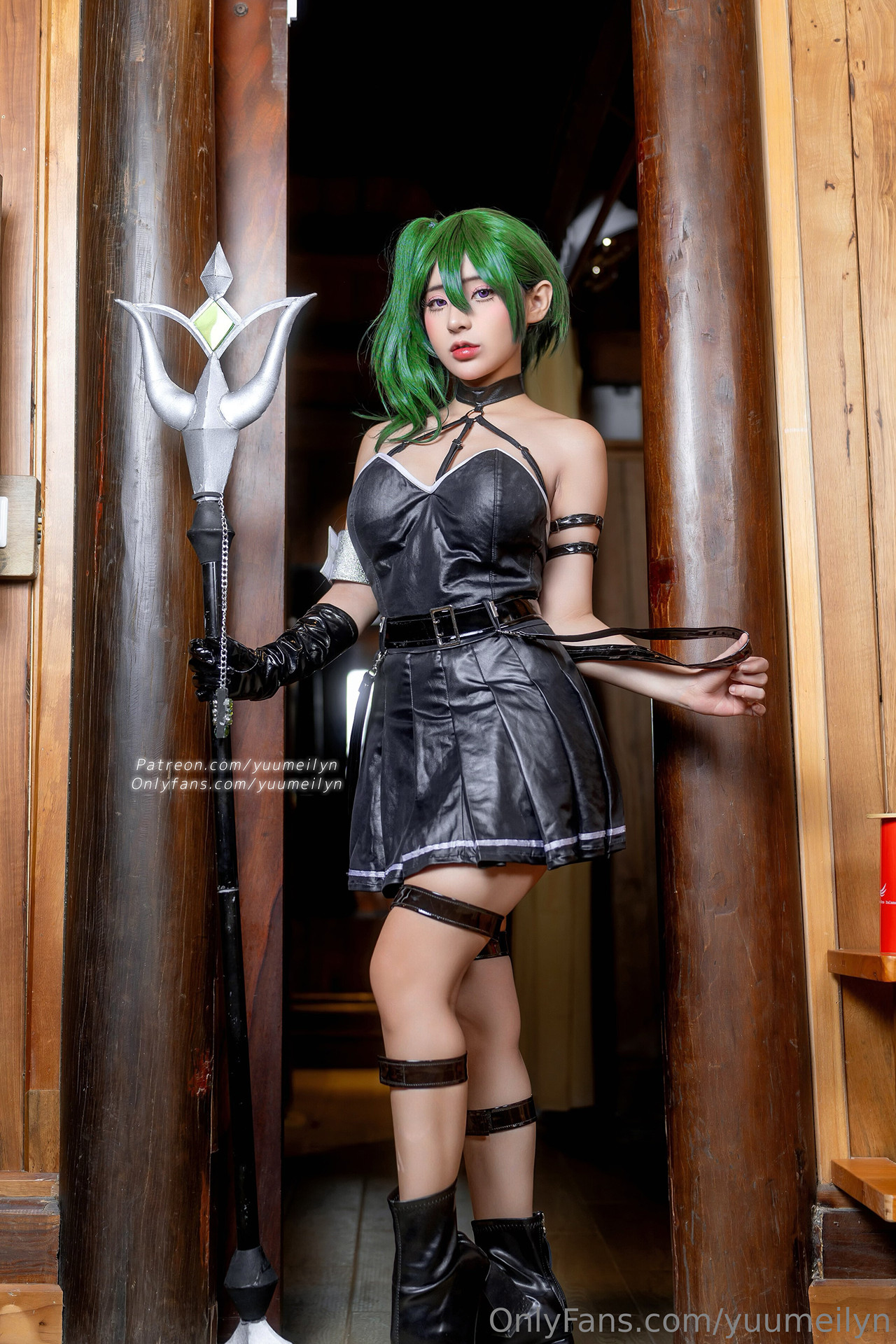 Yuumeilyn 玲兒, ヌード写真集 Übel ユーベル