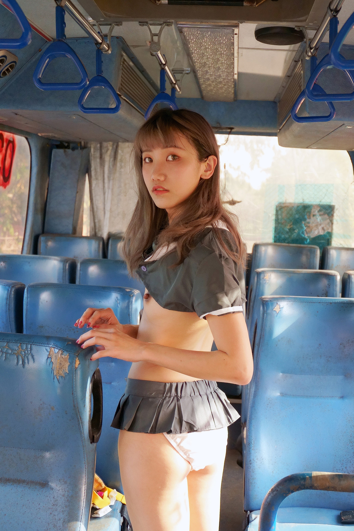 JVID 伊芙蝶 – 真实-公车上处女丧失回忆录 Set.01