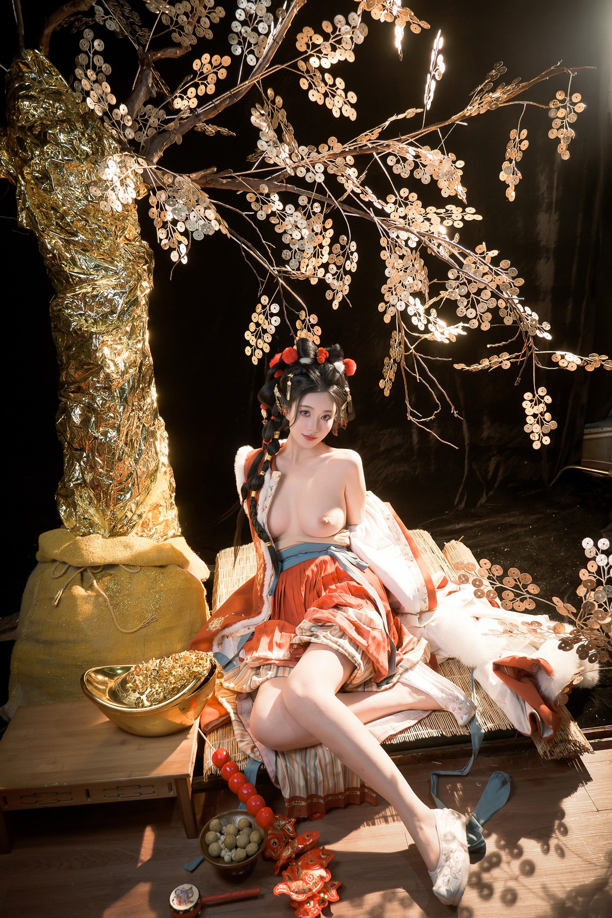 年年Nnian, ヌード写真集 Golden Tree