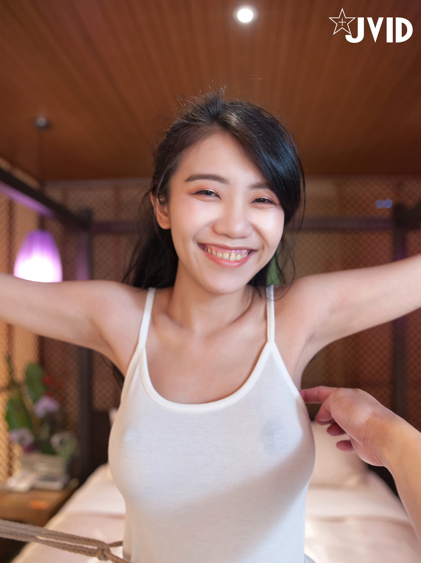JVID 伊芙蝶 – 金屬手銬の逃脫失敗!!! 全身緊縛 口球の口水收集 Set.01