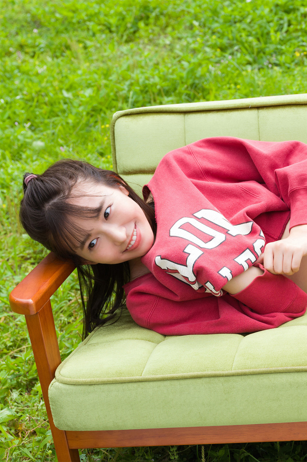 Nene Shida 志田音々, ファースト写真集アナザーバージョン 『ｎｅｎｅ－まるっとりっぷ－』 Set.01