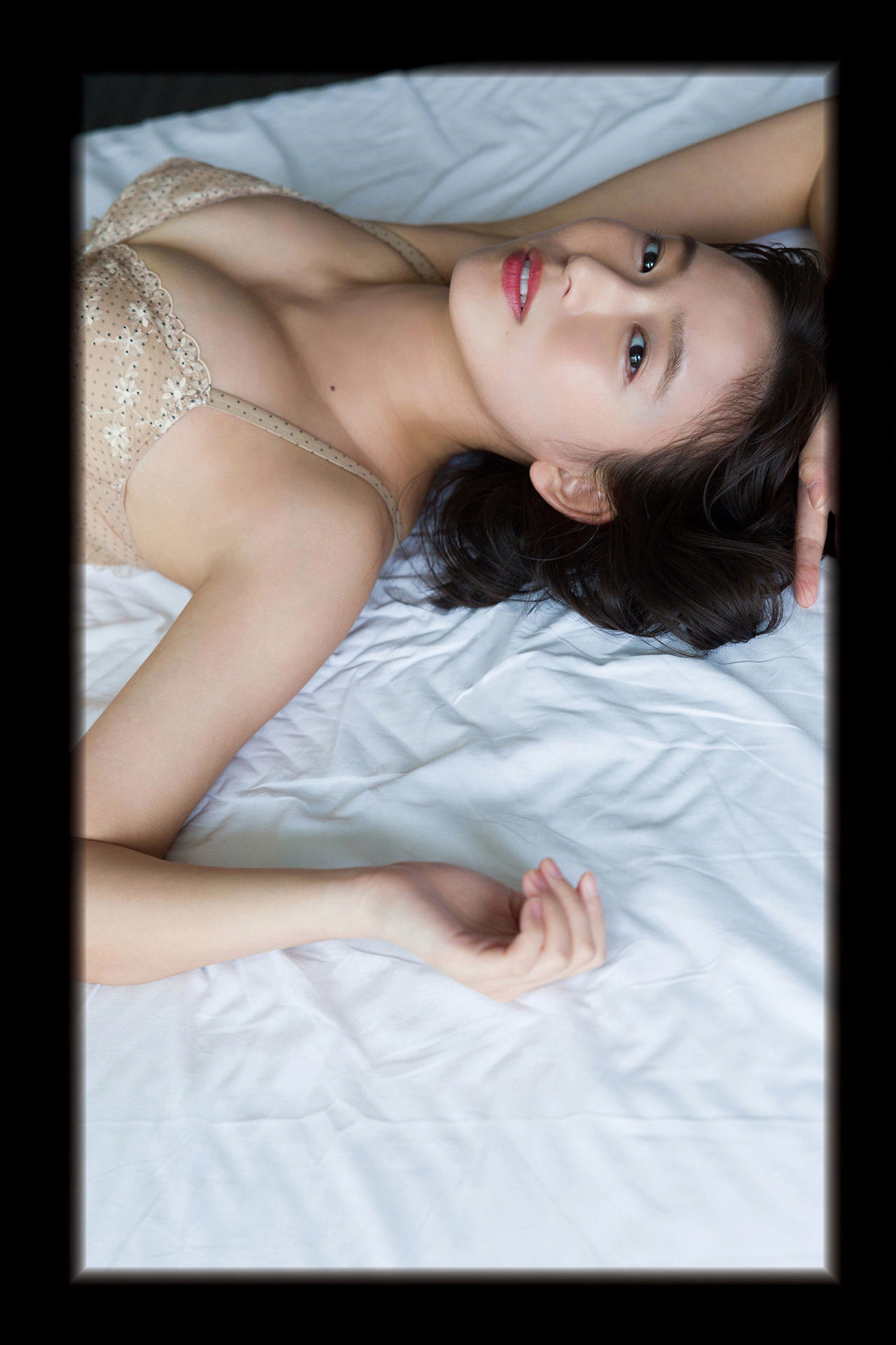 Nene Shida 志田音々, ファースト写真集アナザーバージョン 『nene-まるっとりっぷ-』 Set.04