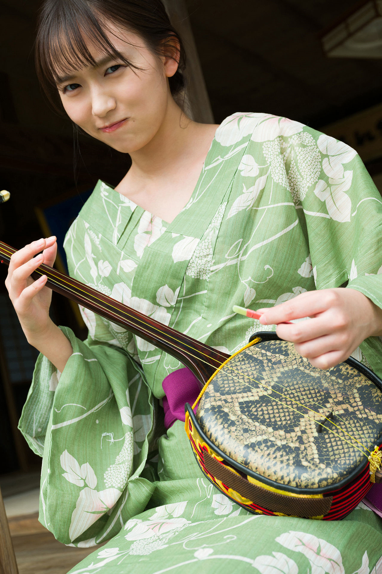 Nene Shida 志田音々, ファースト写真集アナザーバージョン 『nene-まるっとりっぷ-』 Set.04