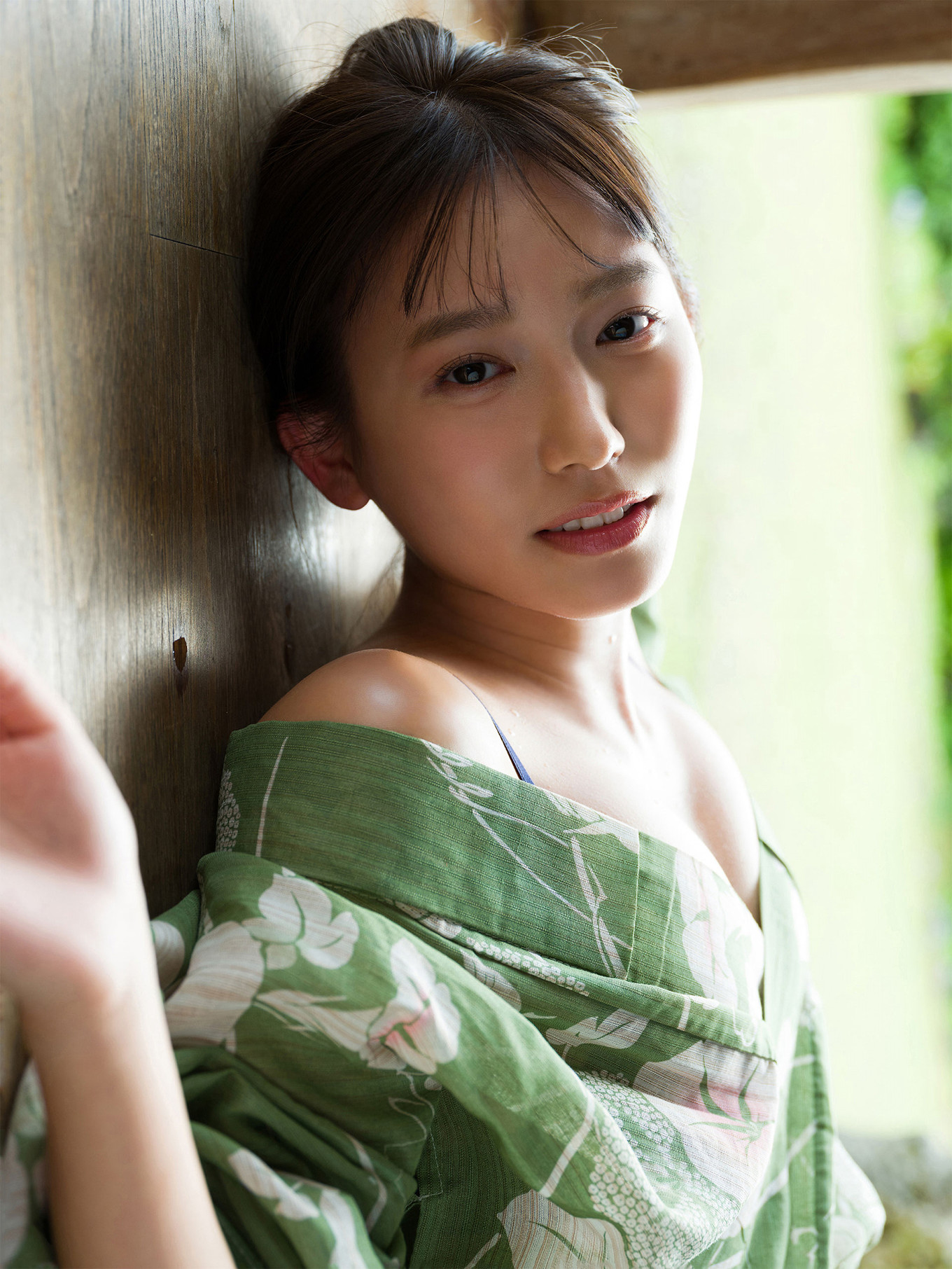 Nene Shida 志田音々, ファースト写真集アナザーバージョン 『nene-まるっとりっぷ-』 Set.04