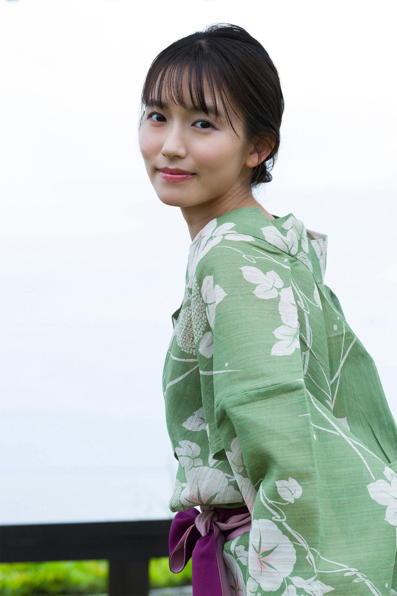 Nene Shida 志田音々, ファースト写真集アナザーバージョン 『nene-まるっとりっぷ-』 Set.04
