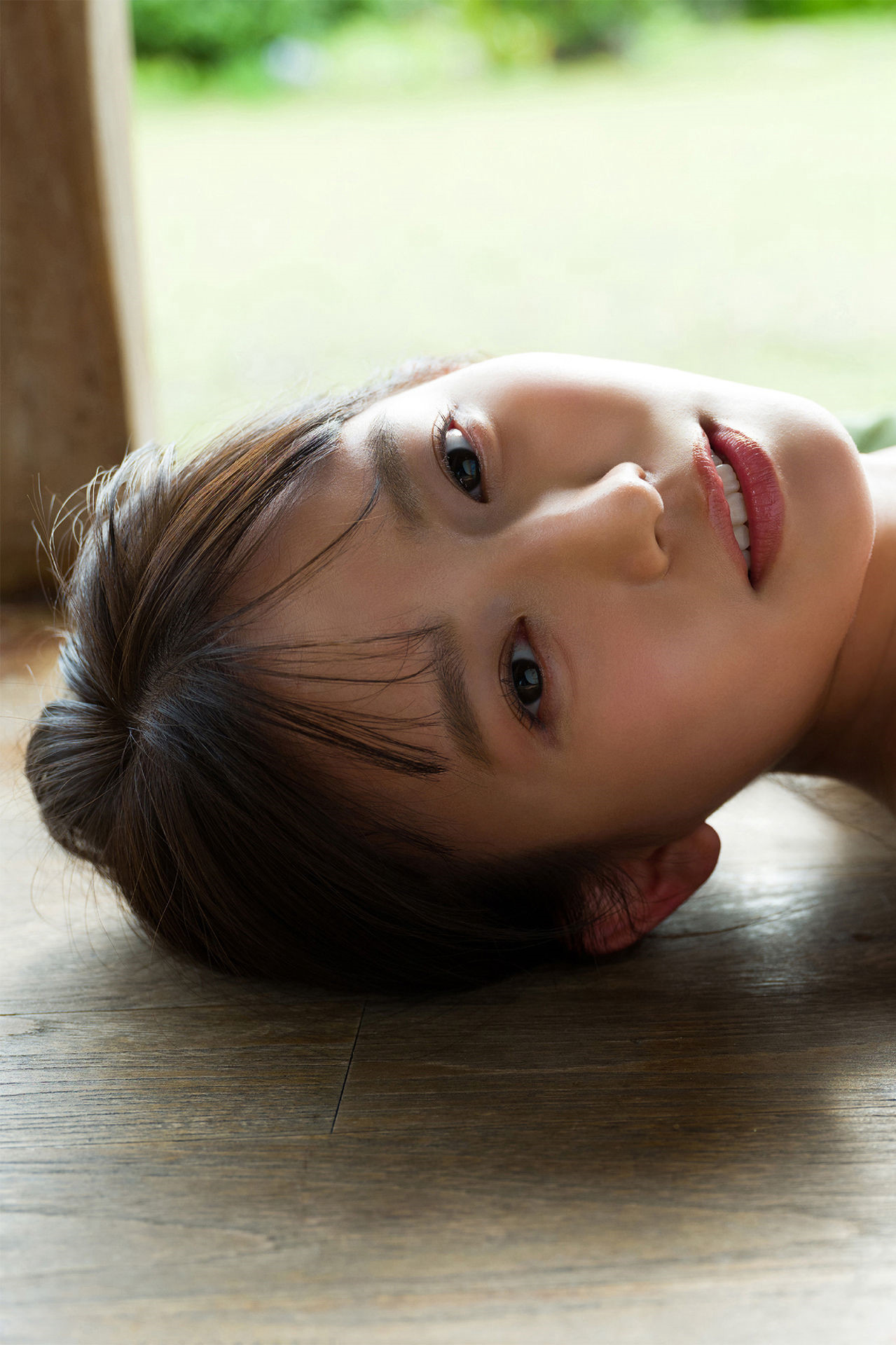 Nene Shida 志田音々, ファースト写真集アナザーバージョン 『nene-まるっとりっぷ-』 Set.04