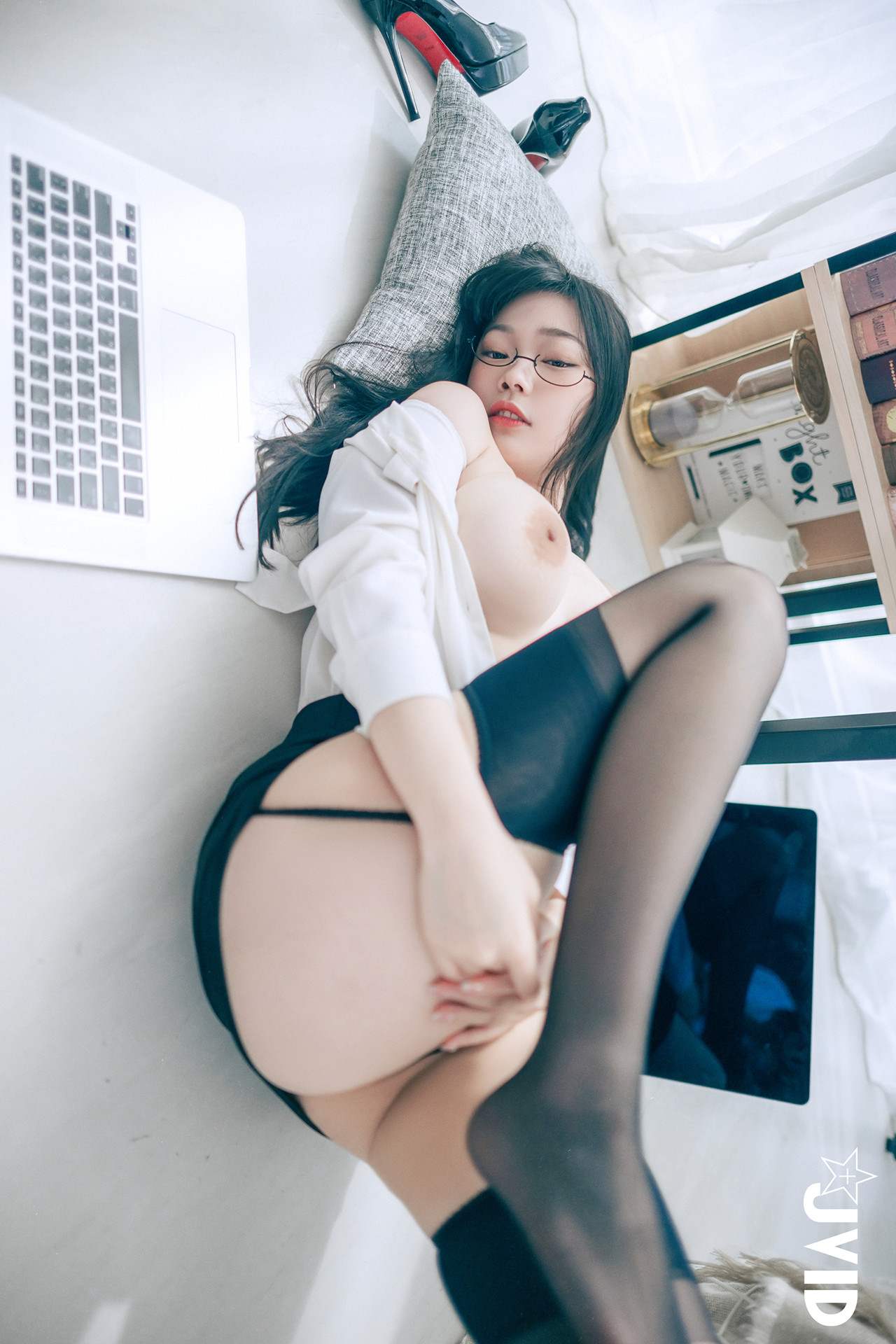 JVID 苡昕Slivia – 超巨乳女秘書 Set.02