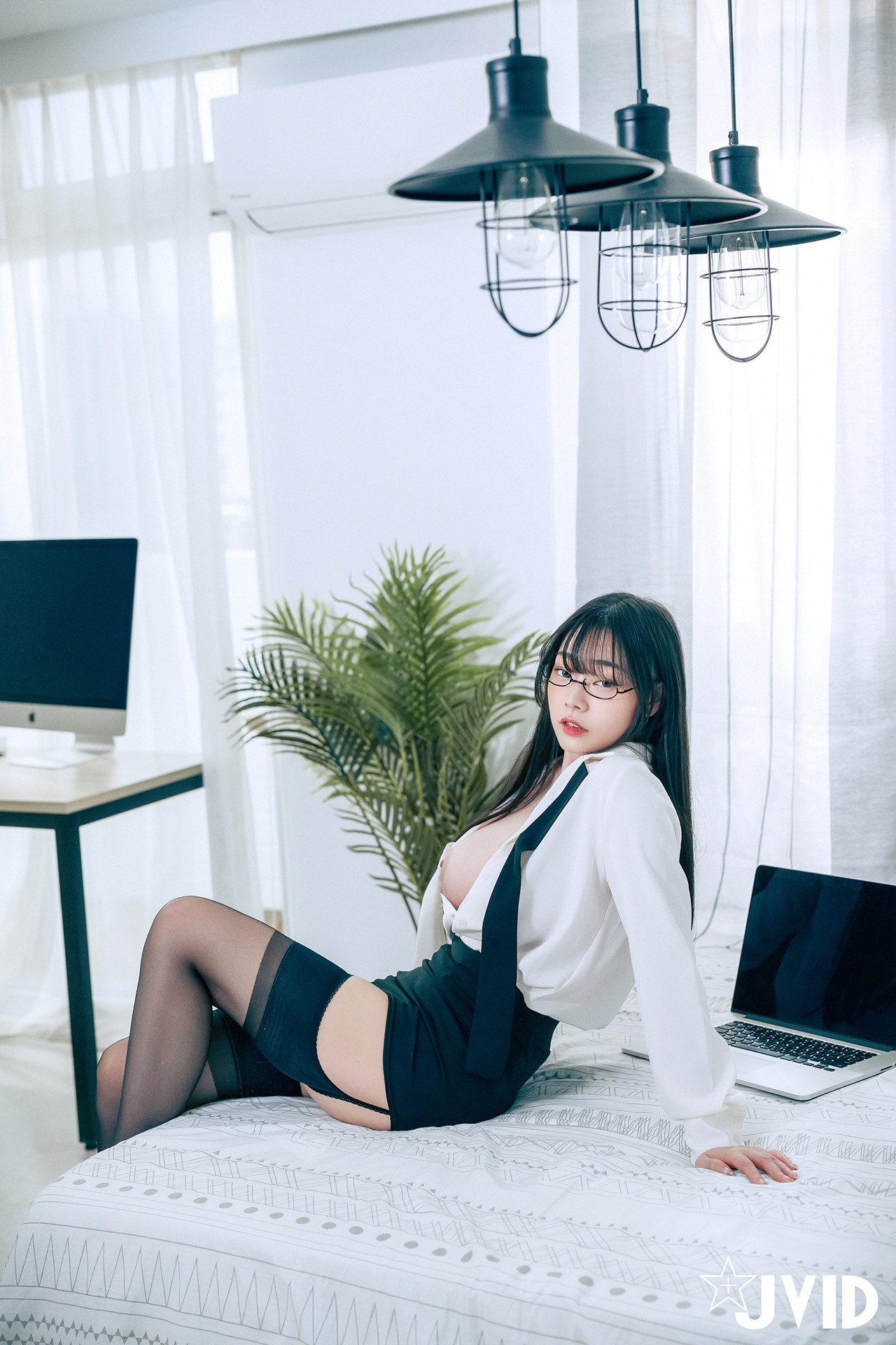 JVID 苡昕Slivia – 超巨乳女秘書 Set.02
