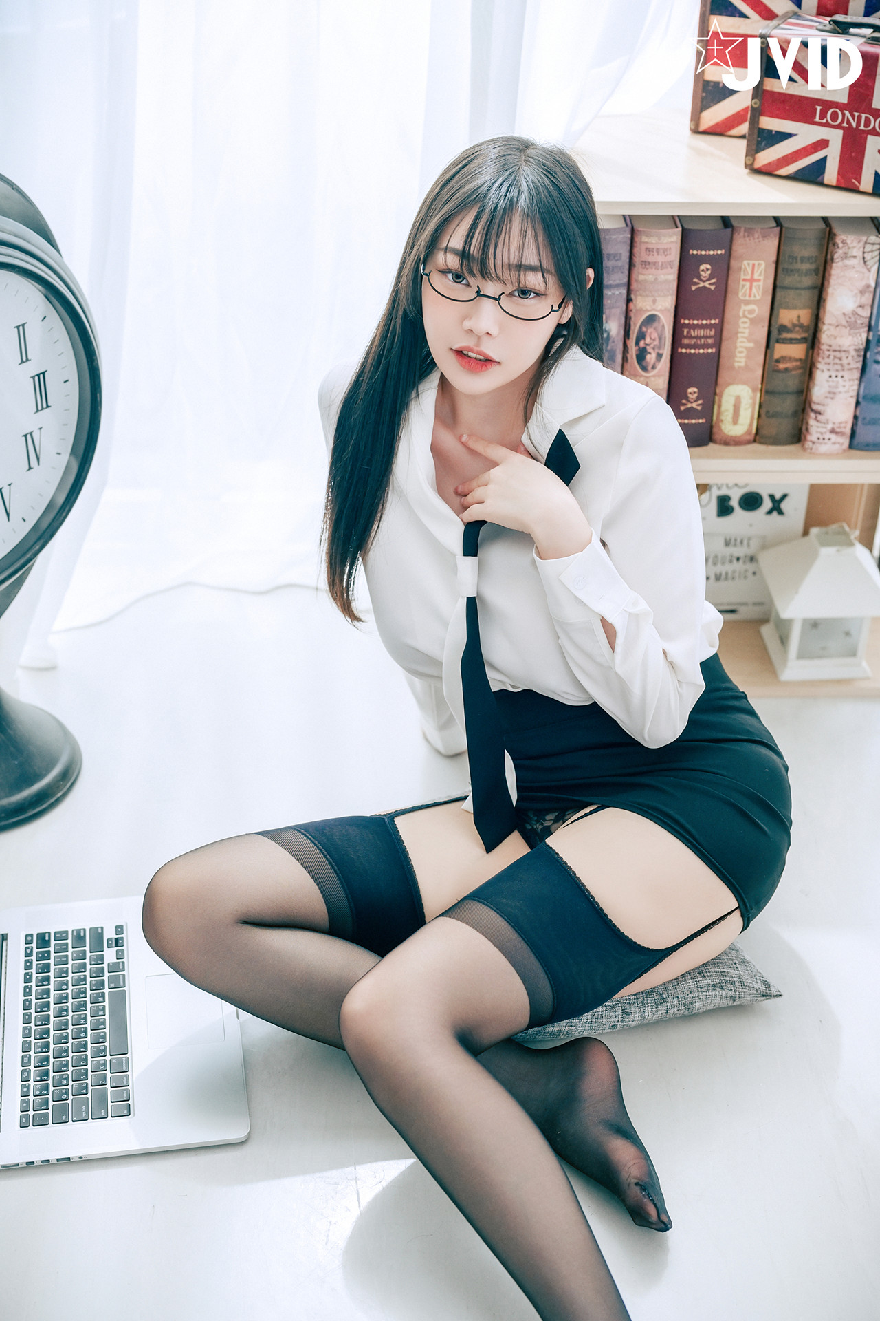 JVID 苡昕Slivia – 超巨乳女秘書 Set.02