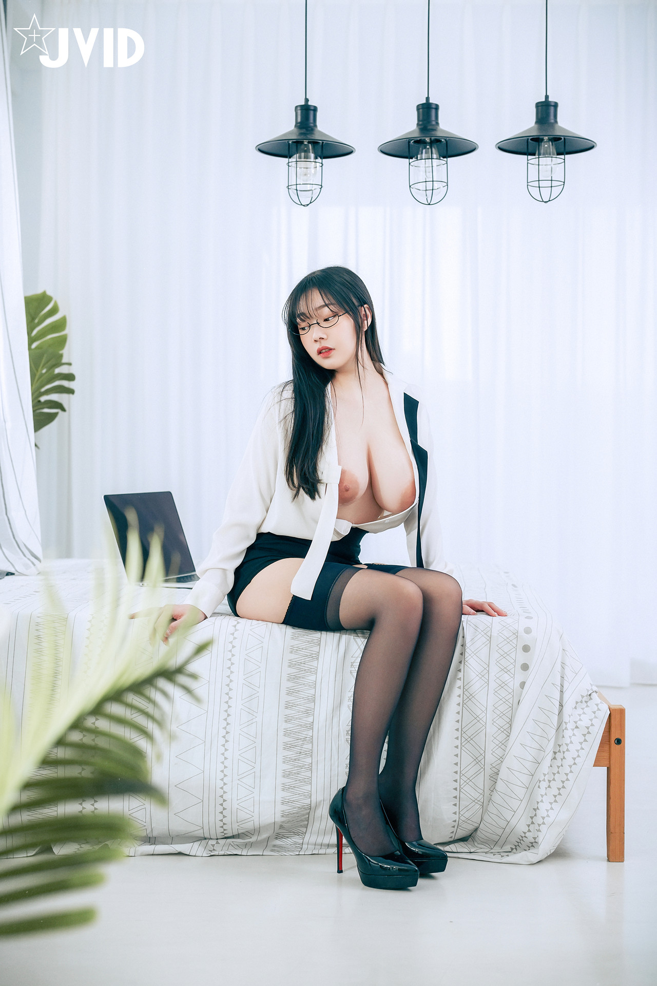 JVID 苡昕Slivia – 超巨乳女秘書 Set.02
