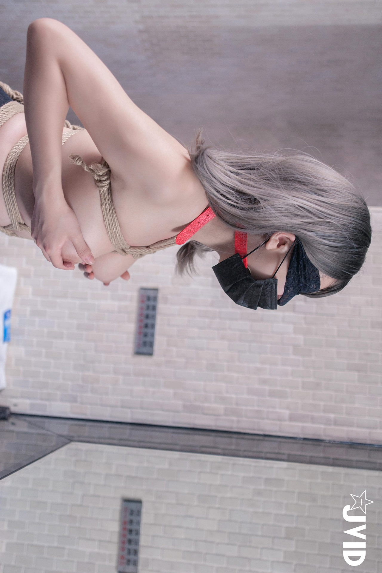 JVID 奶依依 – 黑色丝袜裸体龟甲缚街道露出