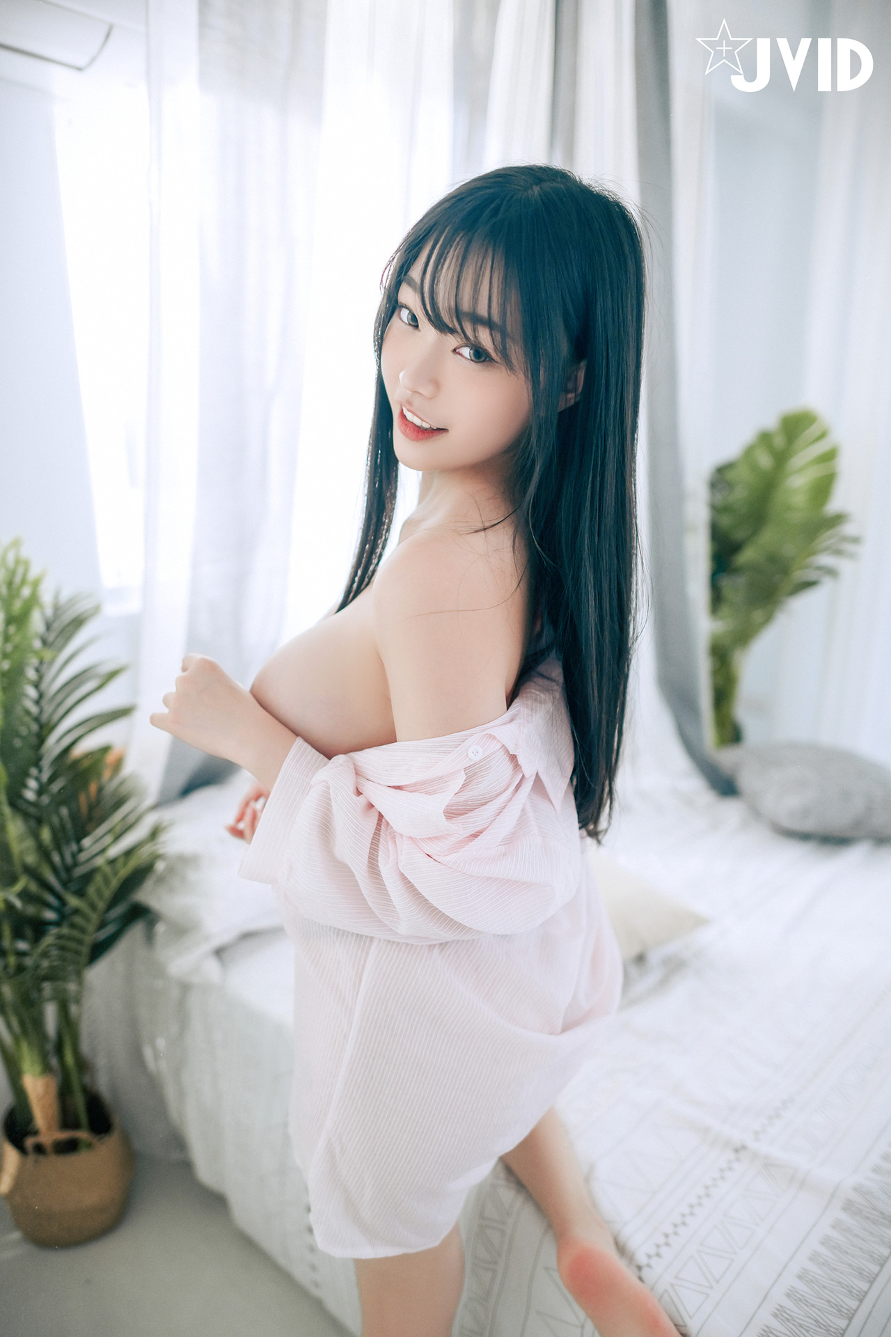 JVID 苡昕Slivia – 超巨乳女秘書 Set.03