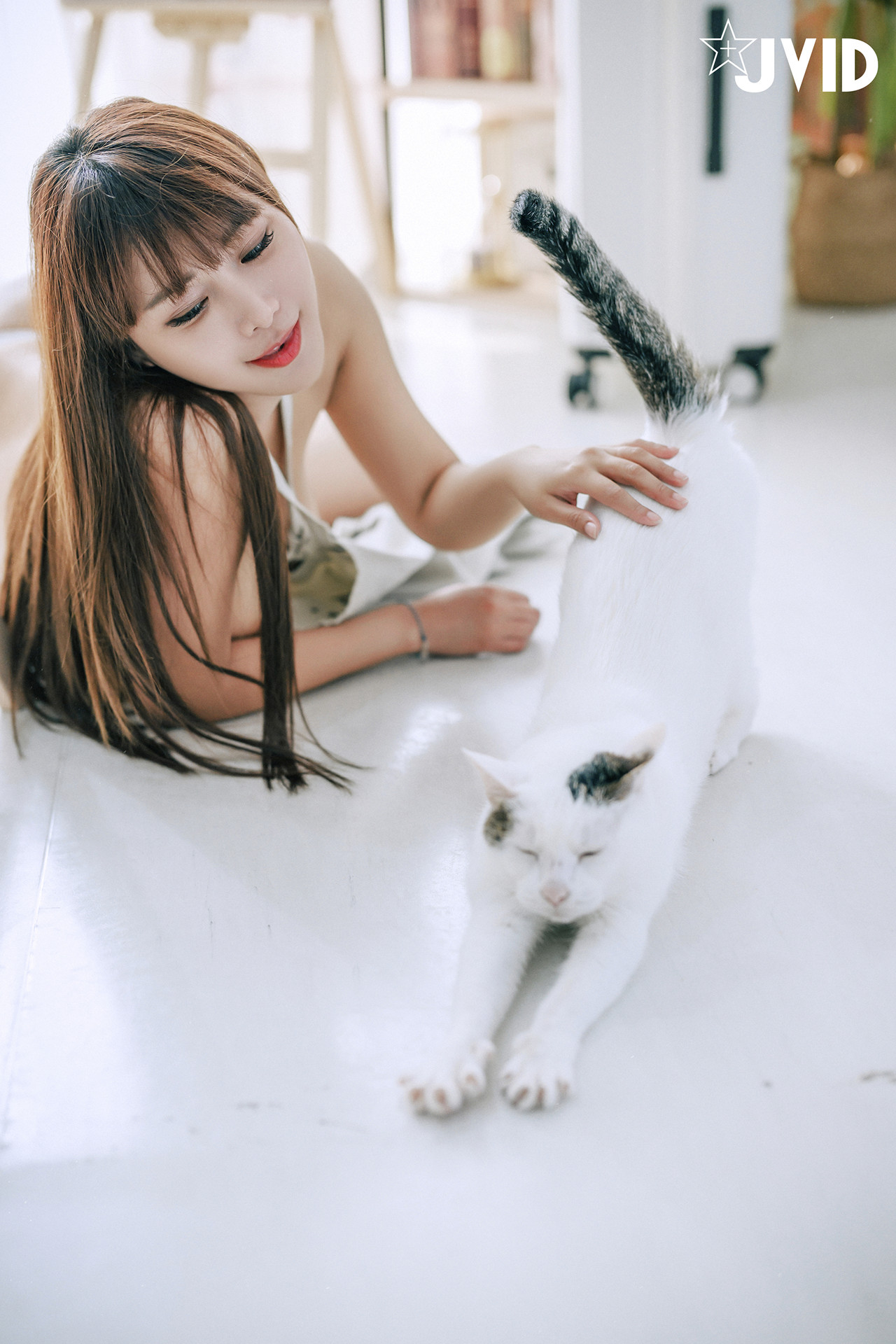 JVID Lele 乐乐 – 热爱榨精的漫画家-艺术家-生日限定尺度 Set.02