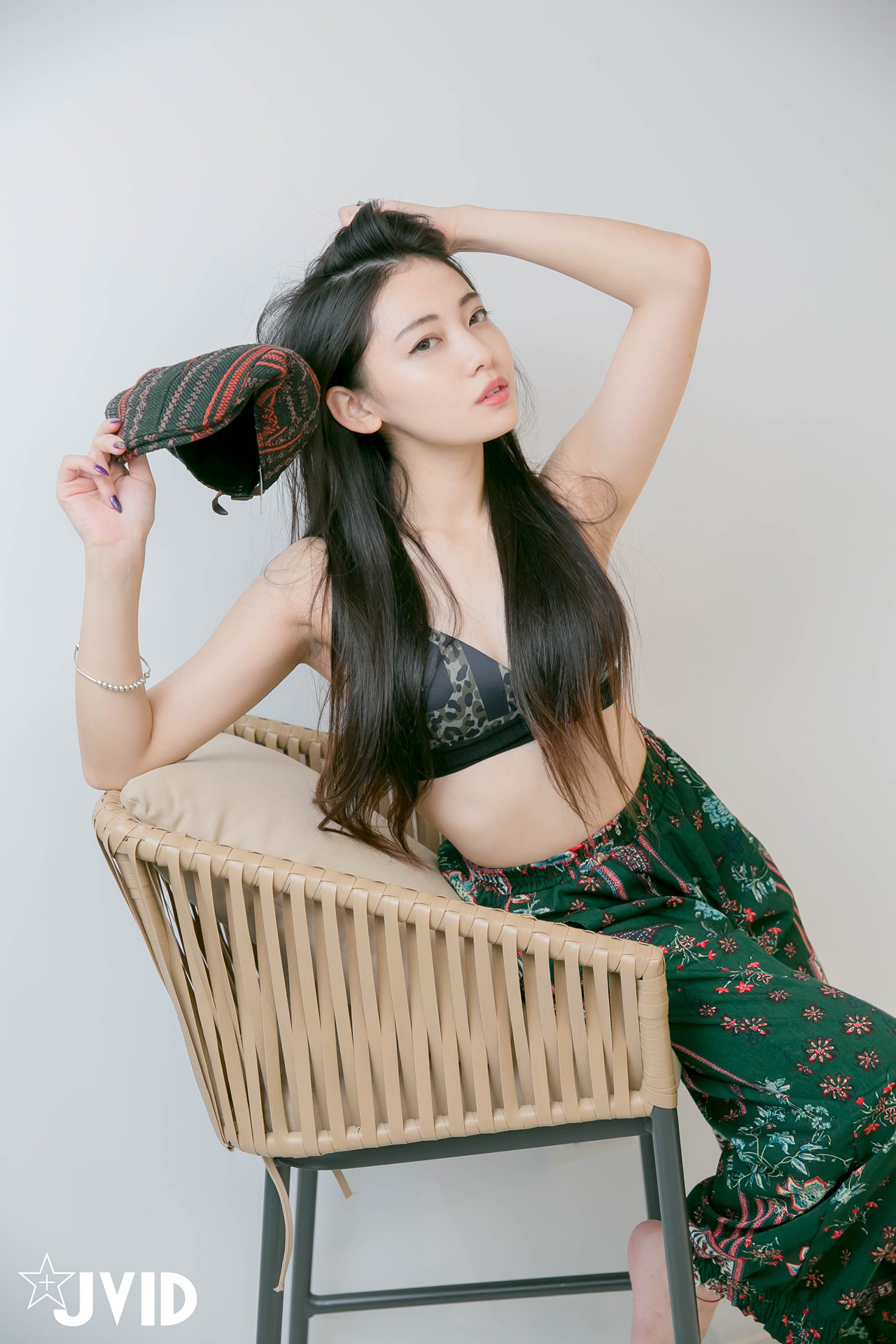 JVID 夏暮光 – 私底下穿著就讓人喜歡的性格青春美女 Set.01