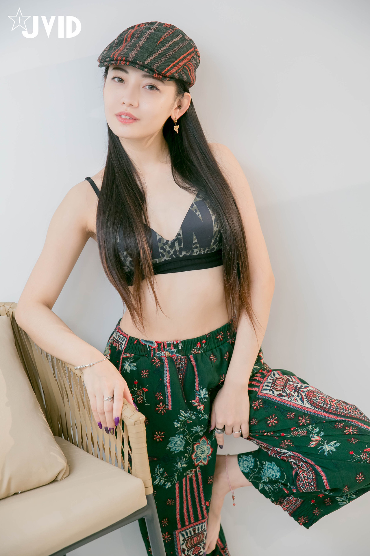 JVID 夏暮光 – 私底下穿著就讓人喜歡的性格青春美女 Set.01