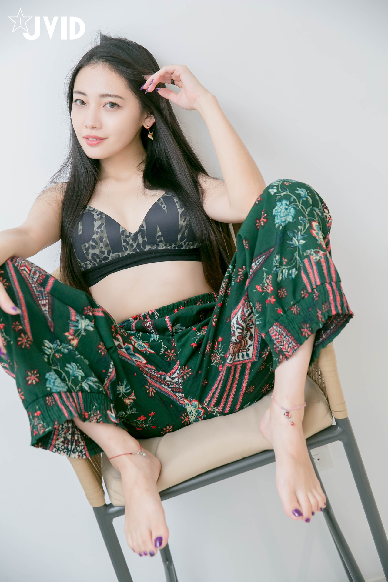 JVID 夏暮光 – 私底下穿著就讓人喜歡的性格青春美女 Set.01
