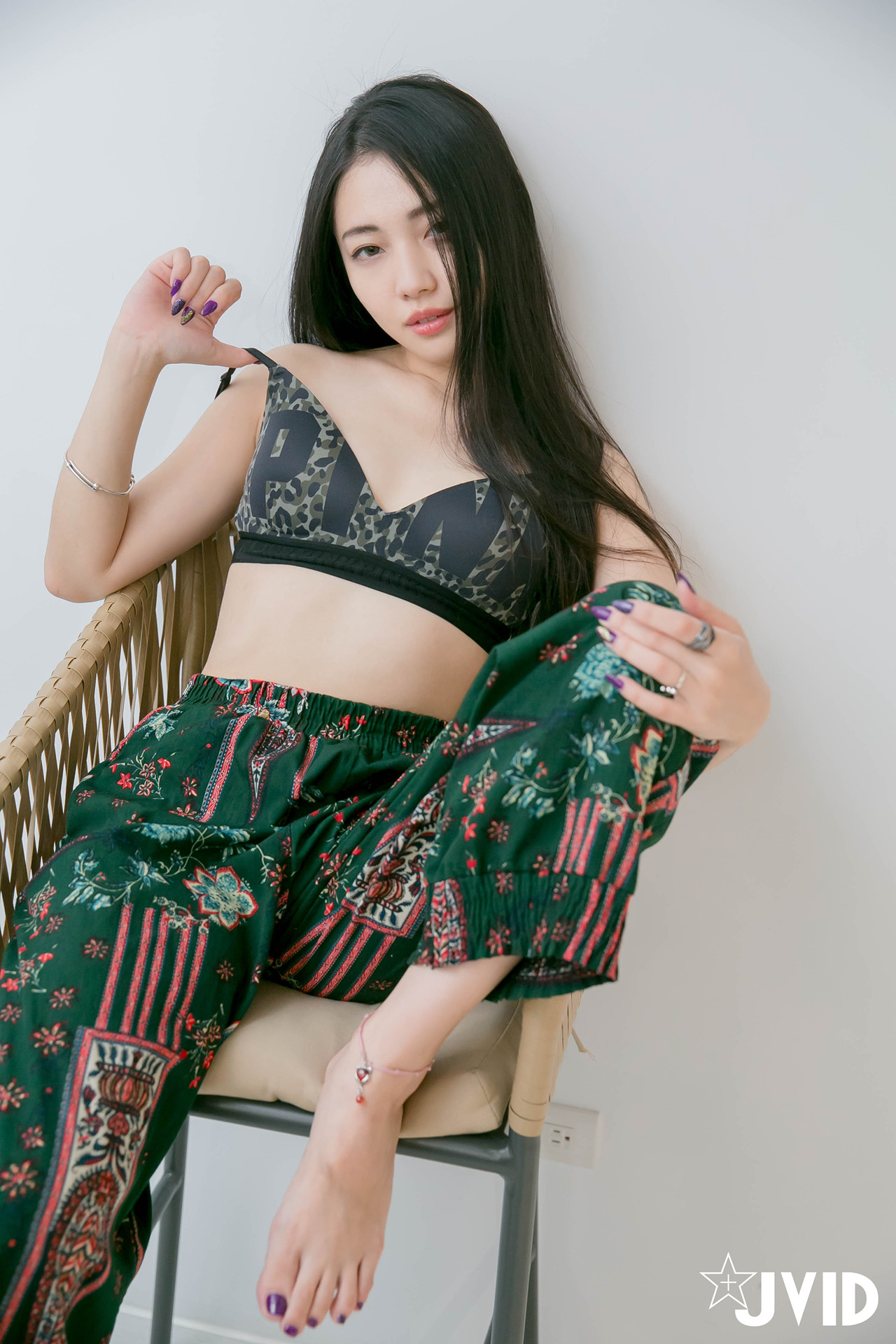 JVID 夏暮光 – 私底下穿著就讓人喜歡的性格青春美女 Set.01