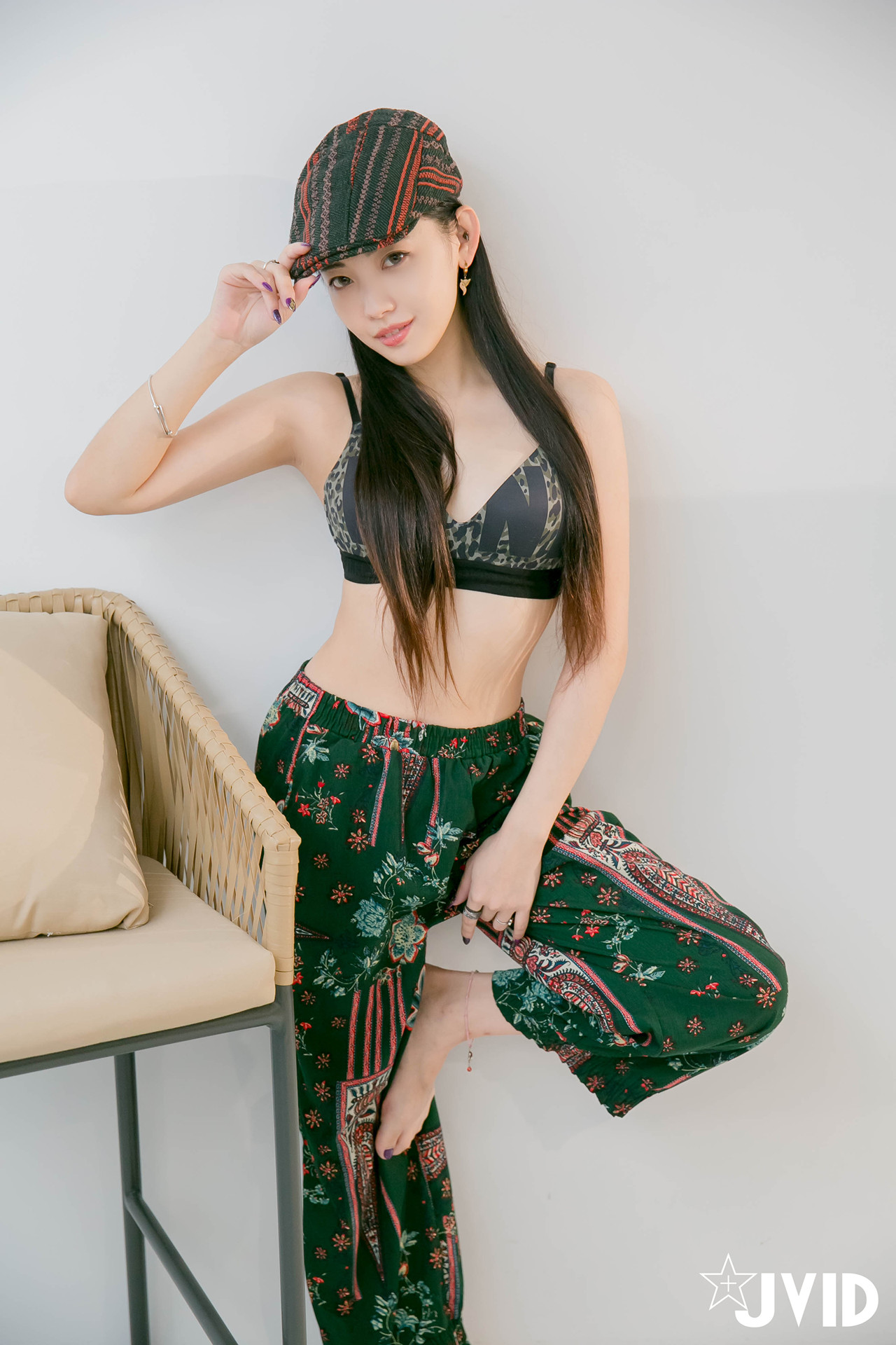 JVID 夏暮光 – 私底下穿著就讓人喜歡的性格青春美女 Set.01
