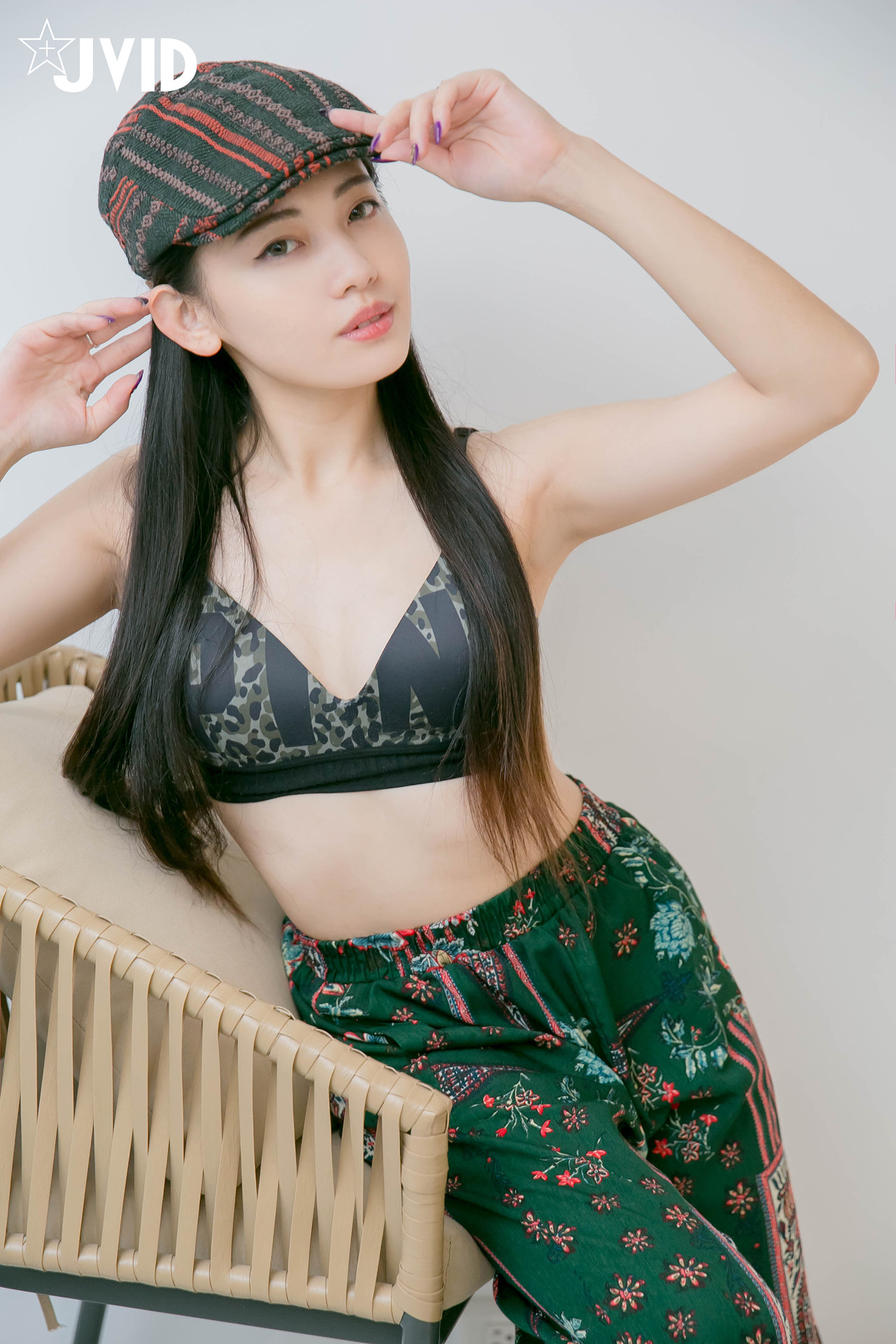 JVID 夏暮光 – 私底下穿著就讓人喜歡的性格青春美女 Set.01