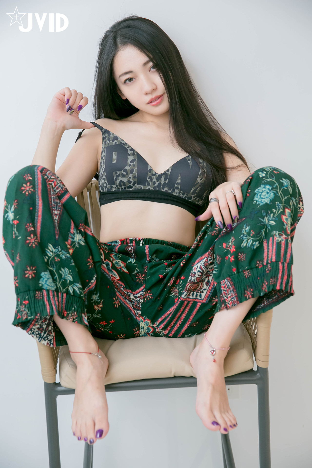 JVID 夏暮光 – 私底下穿著就讓人喜歡的性格青春美女 Set.01