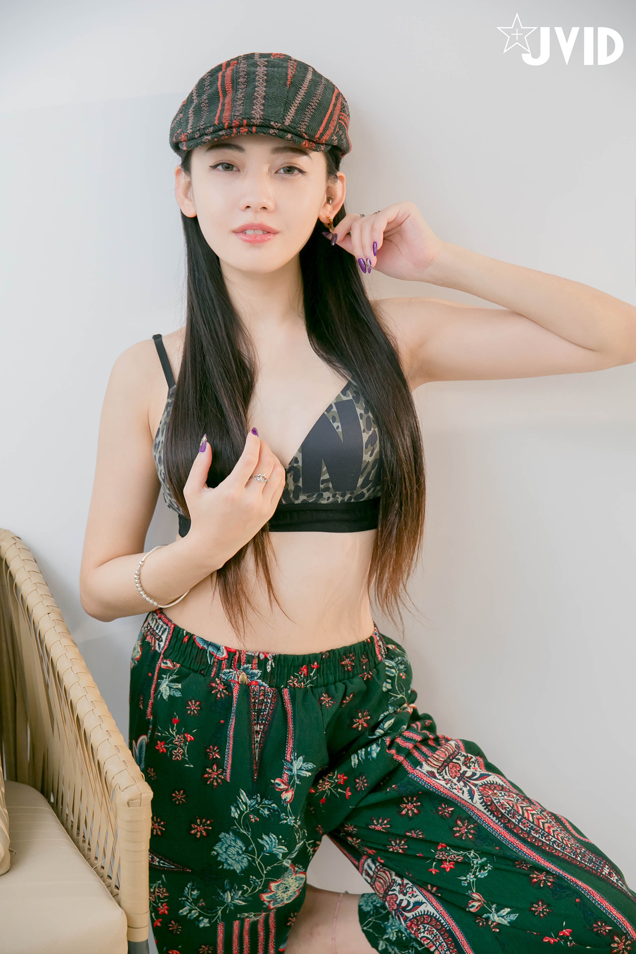 JVID 夏暮光 – 私底下穿著就讓人喜歡的性格青春美女 Set.01