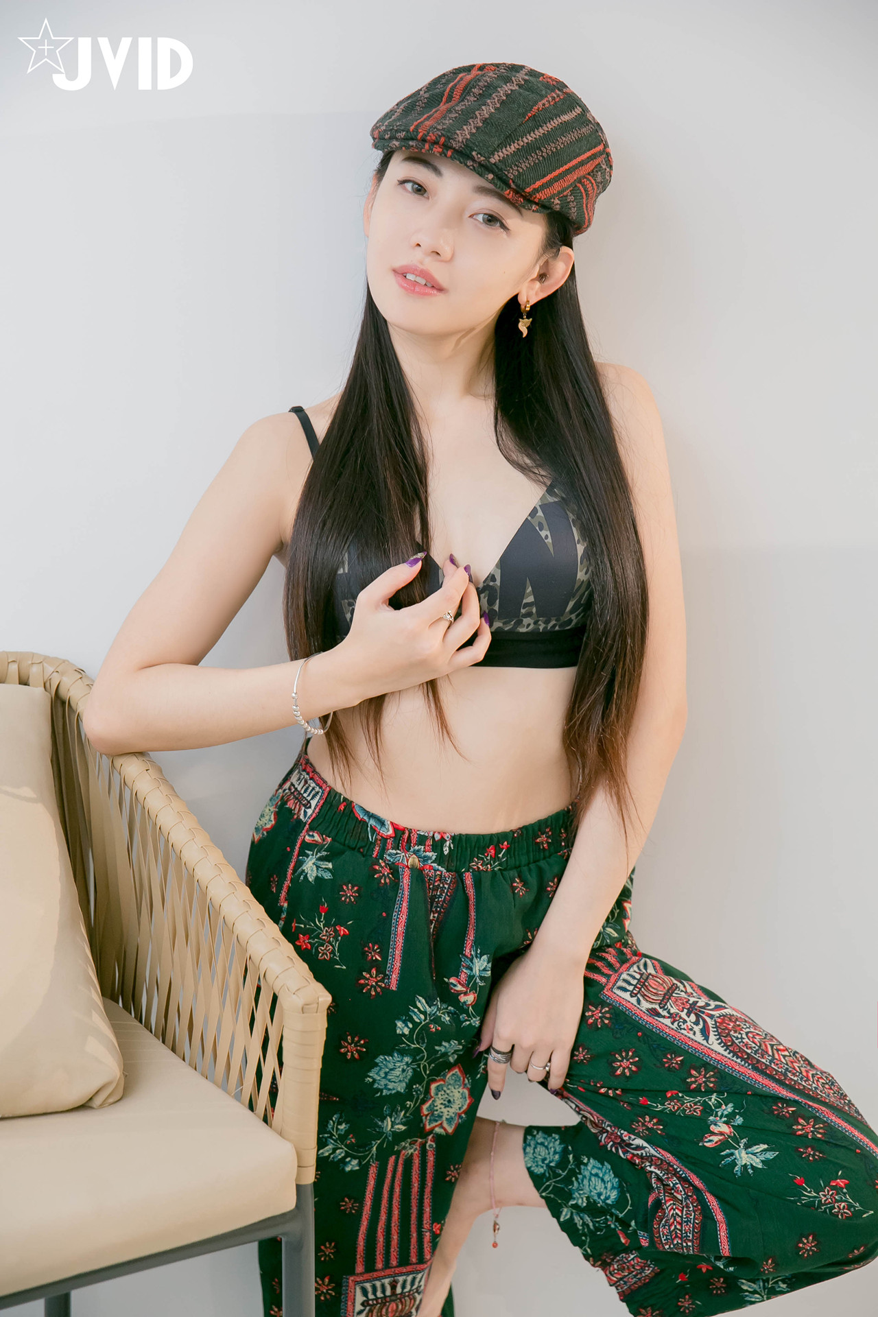 JVID 夏暮光 – 私底下穿著就讓人喜歡的性格青春美女 Set.01